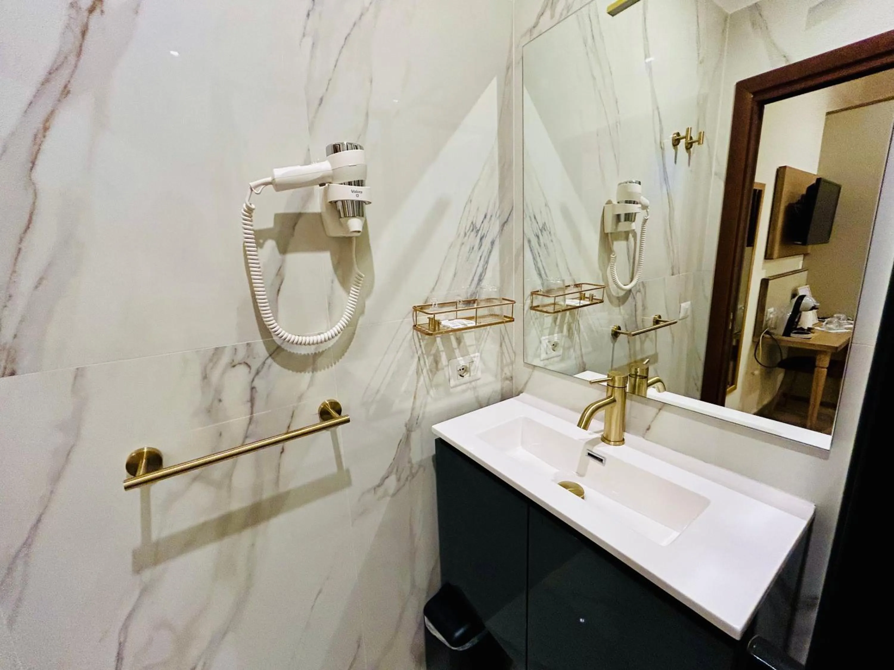 Bathroom in ImeraRooms