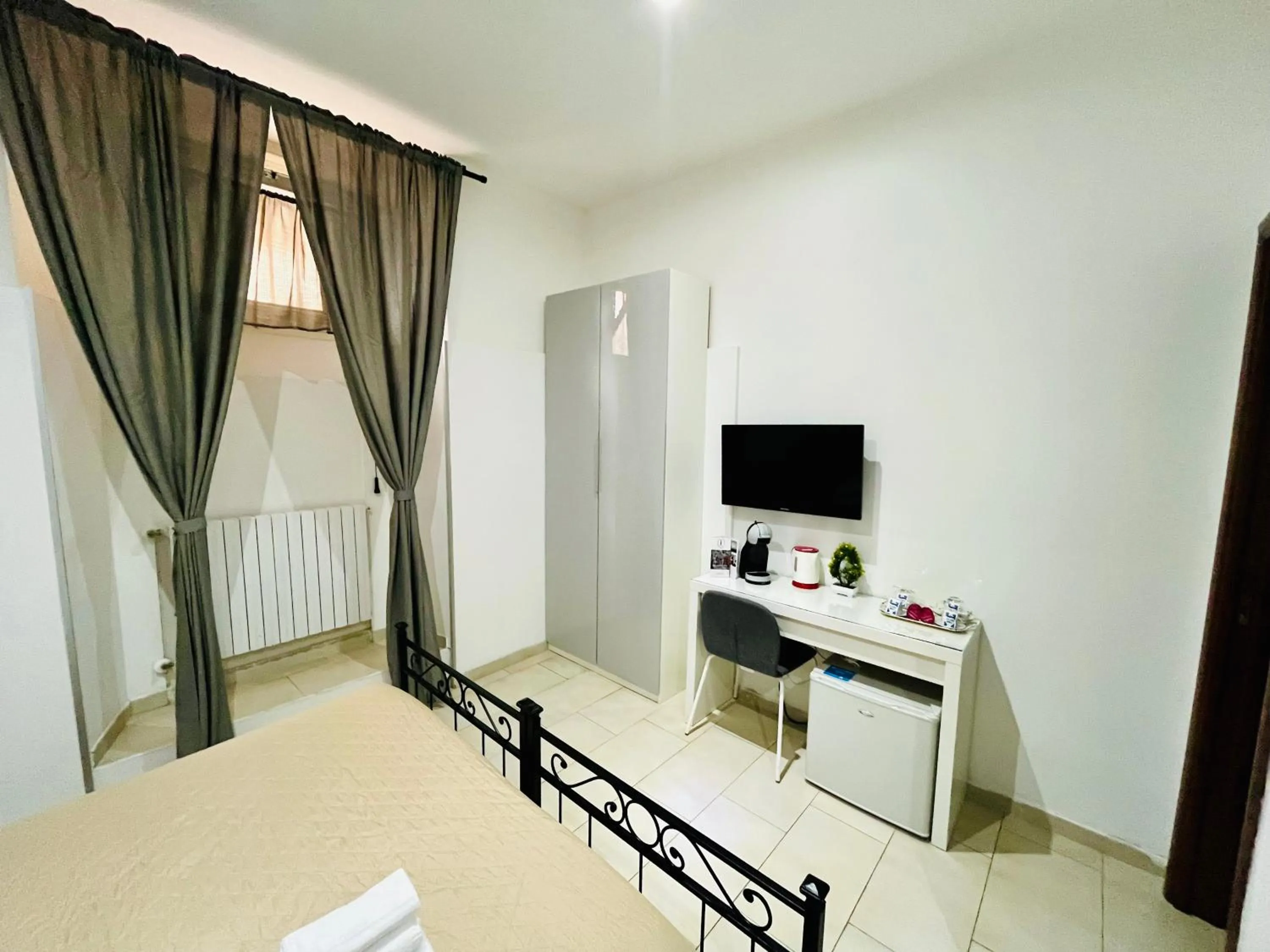 Bedroom, Bed in ImeraRooms