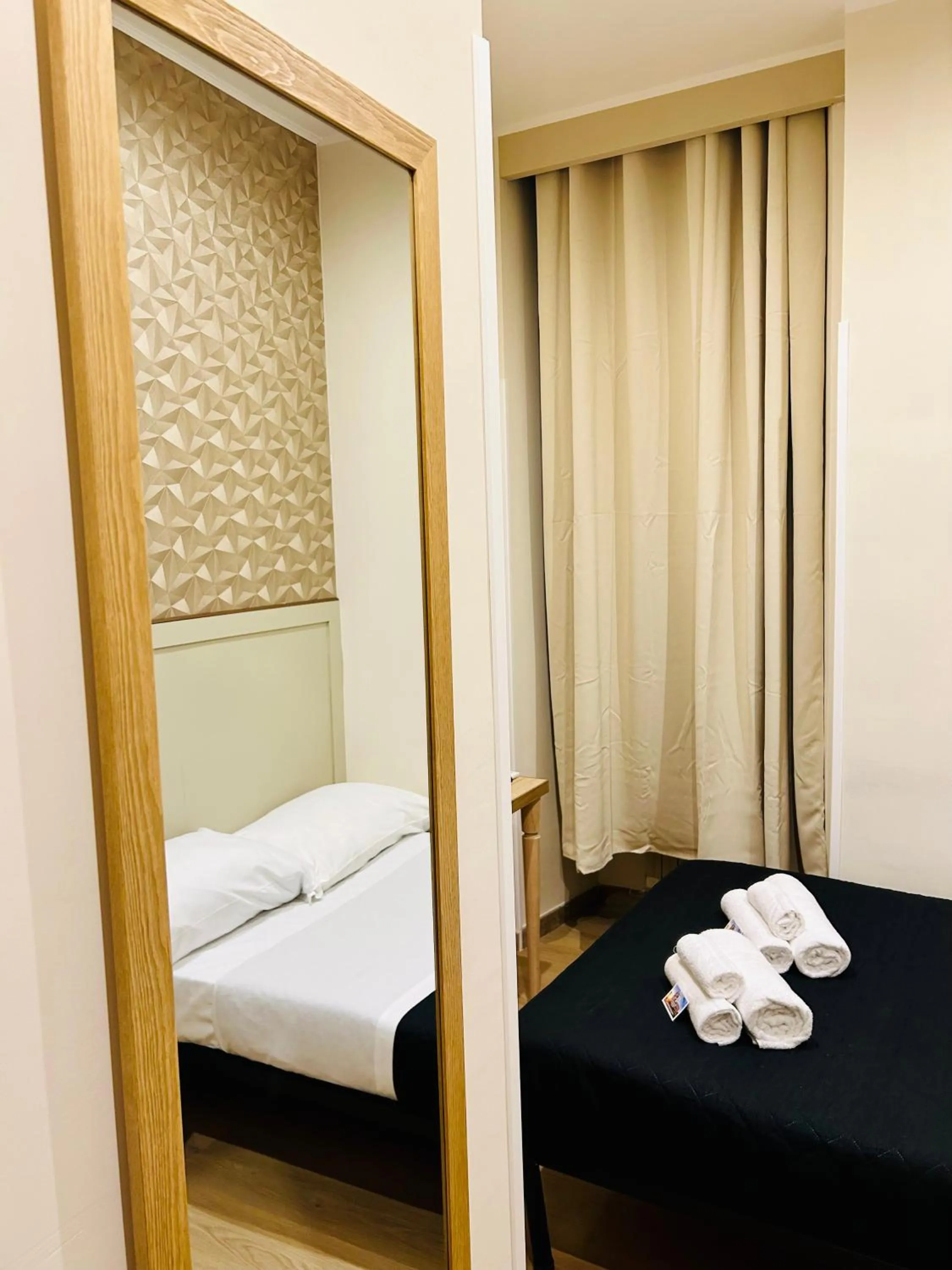 Bedroom, Bed in ImeraRooms