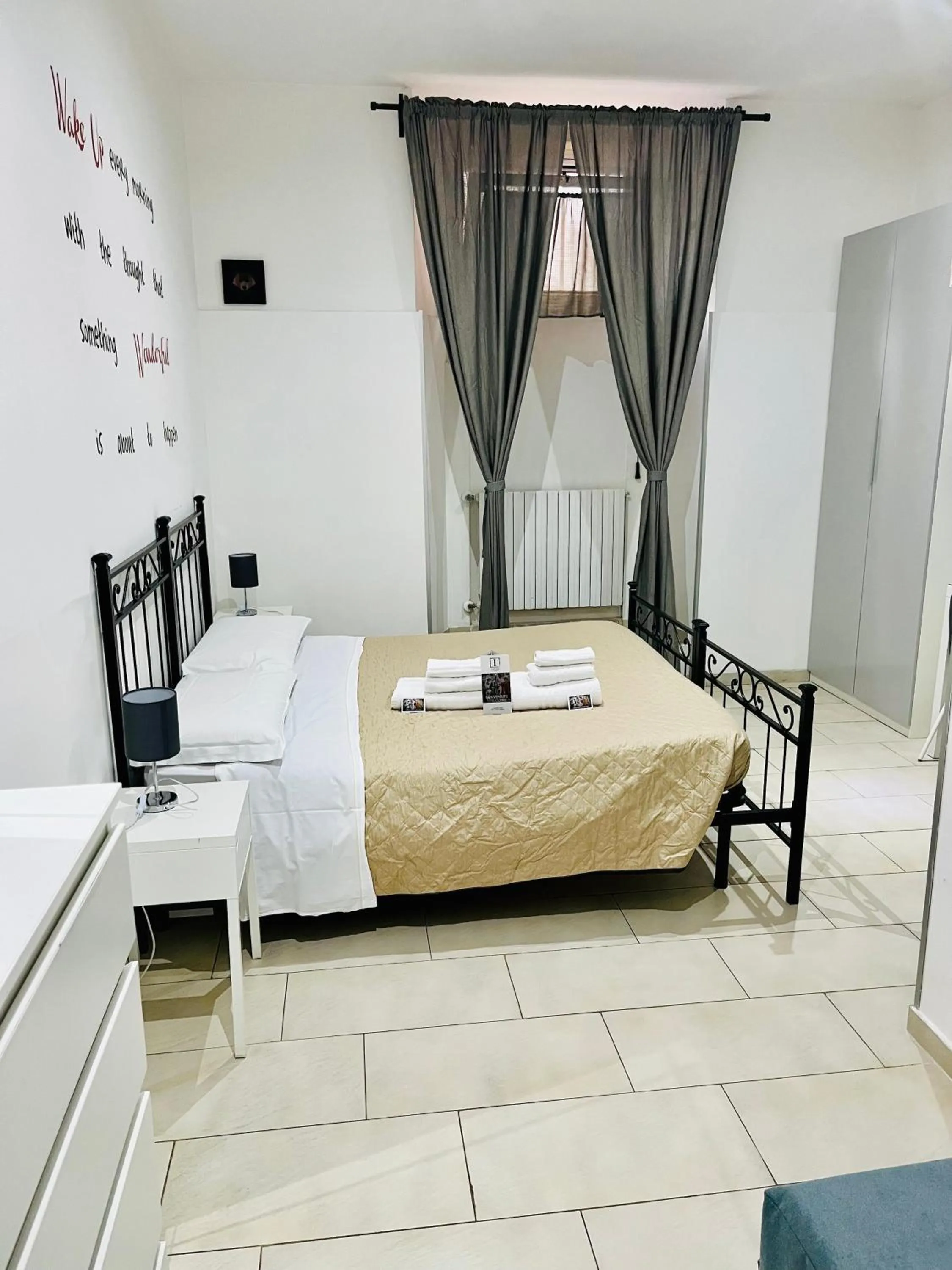 Bedroom, Bed in ImeraRooms