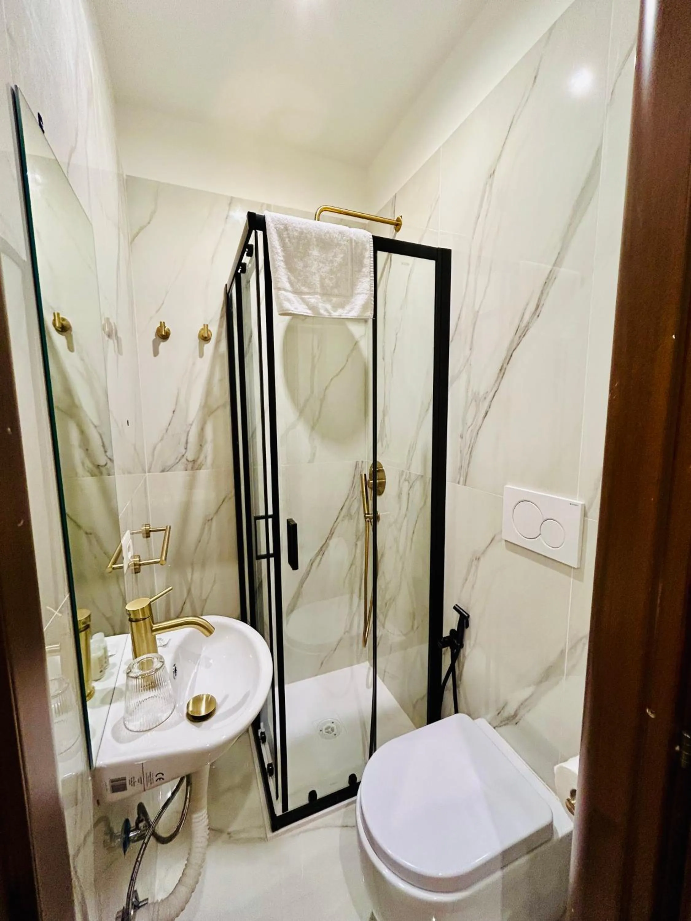 Bathroom in ImeraRooms