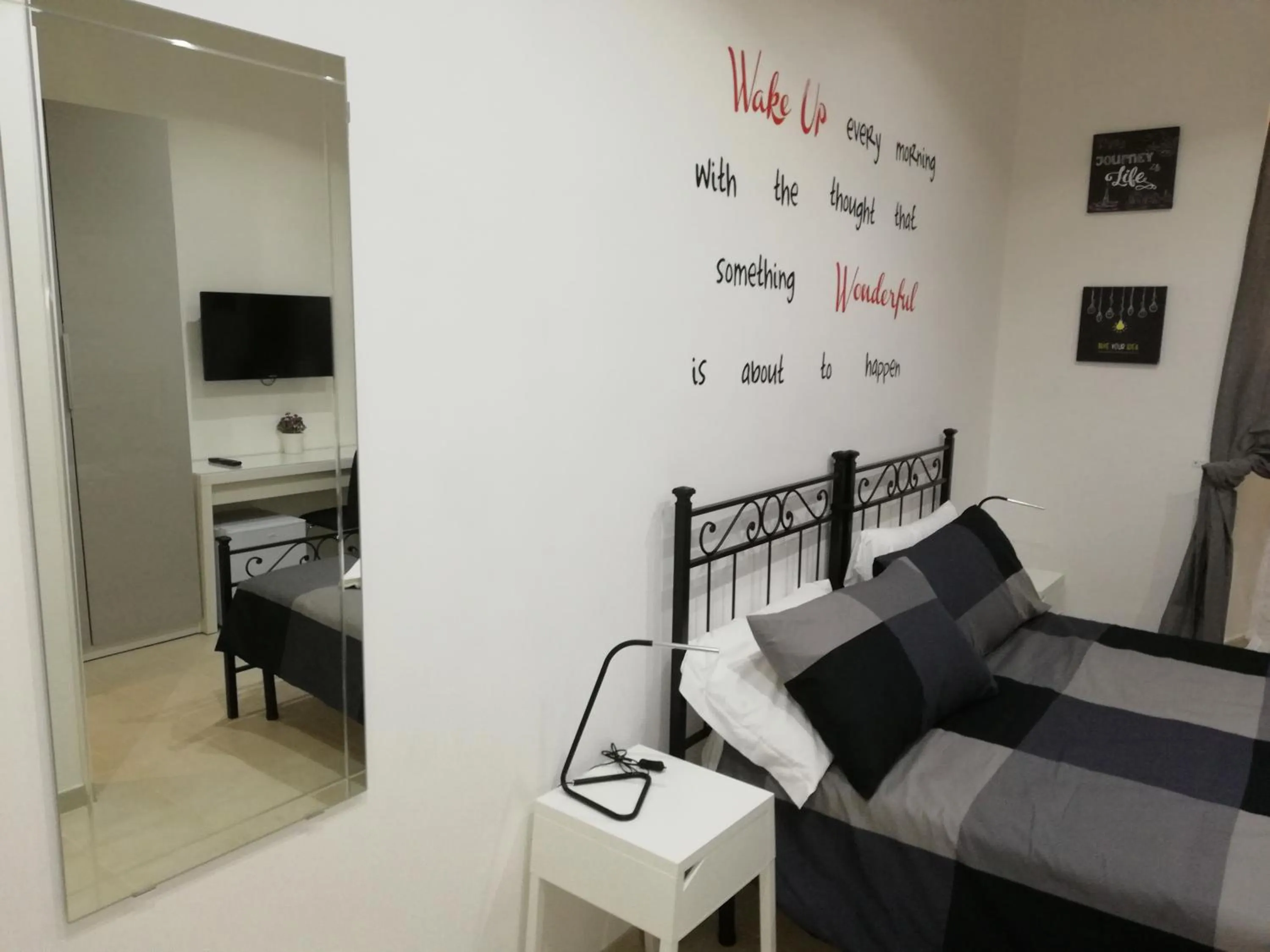 Photo of the whole room, Bed in ImeraRooms