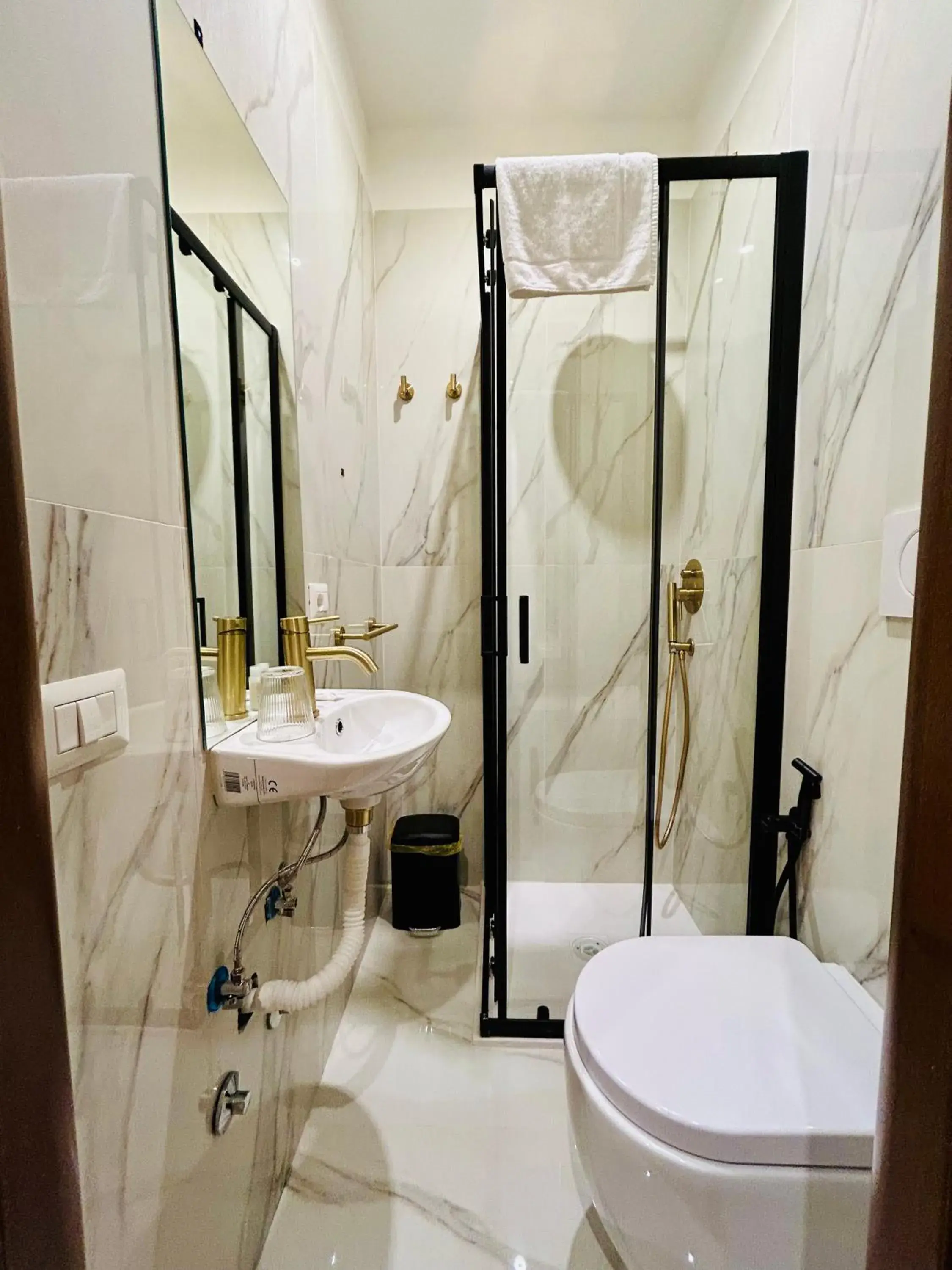 Shower in ImeraRooms Shower in ImeraRooms