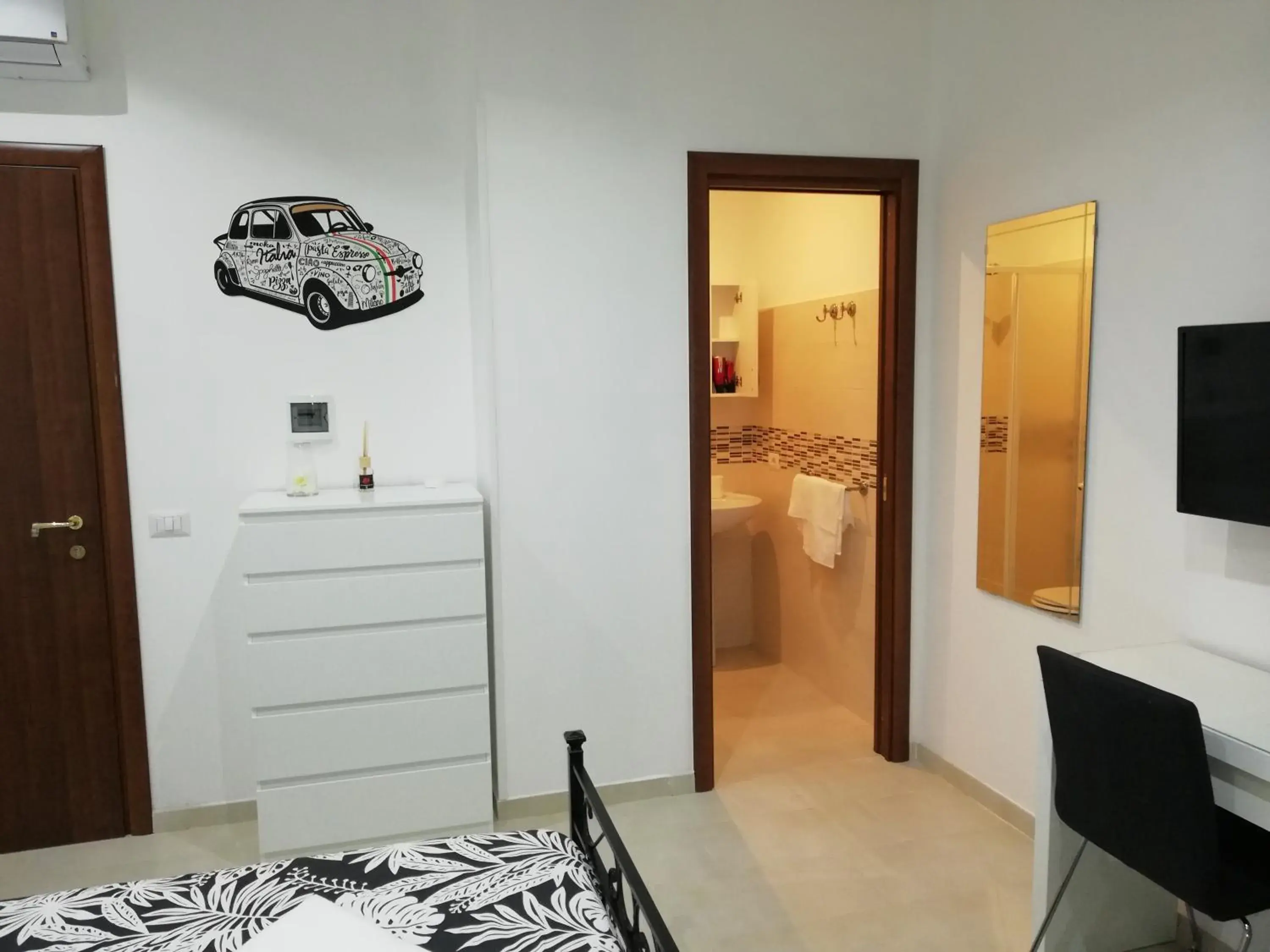 Photo of the whole room, Bed in ImeraRooms Photo of the whole room, Bed in ImeraRooms