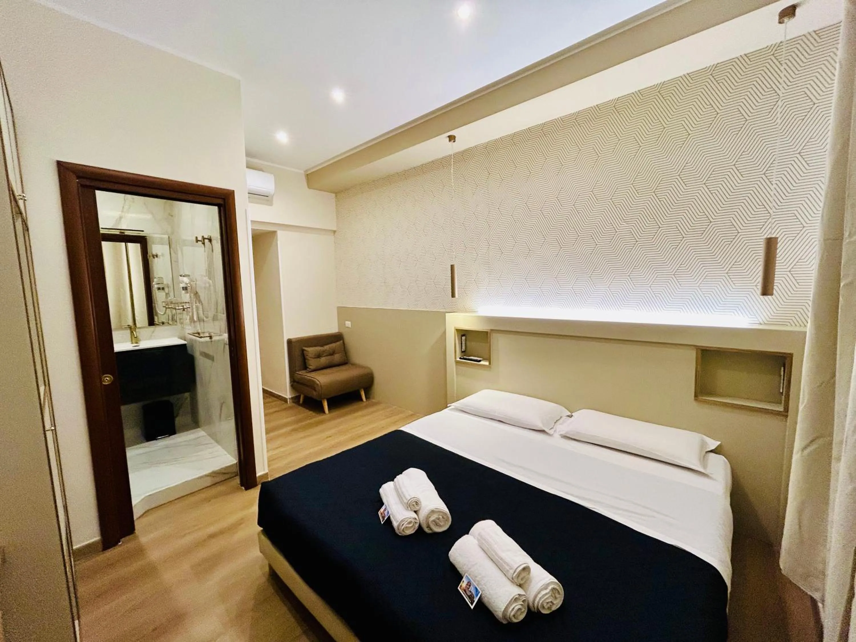 Bedroom, Bed in ImeraRooms