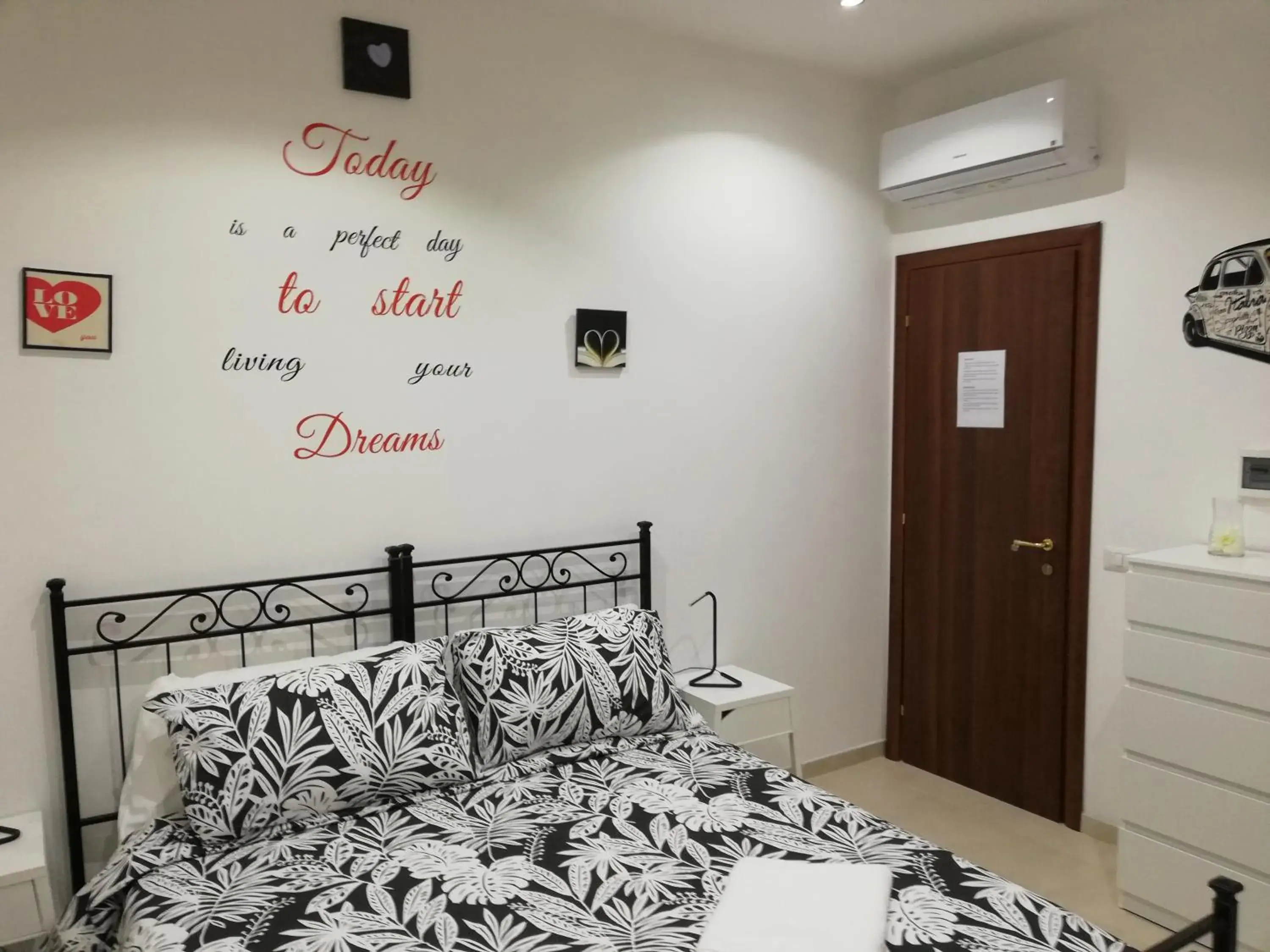 Photo of the whole room, Bed in ImeraRooms Photo of the whole room, Bed in ImeraRooms