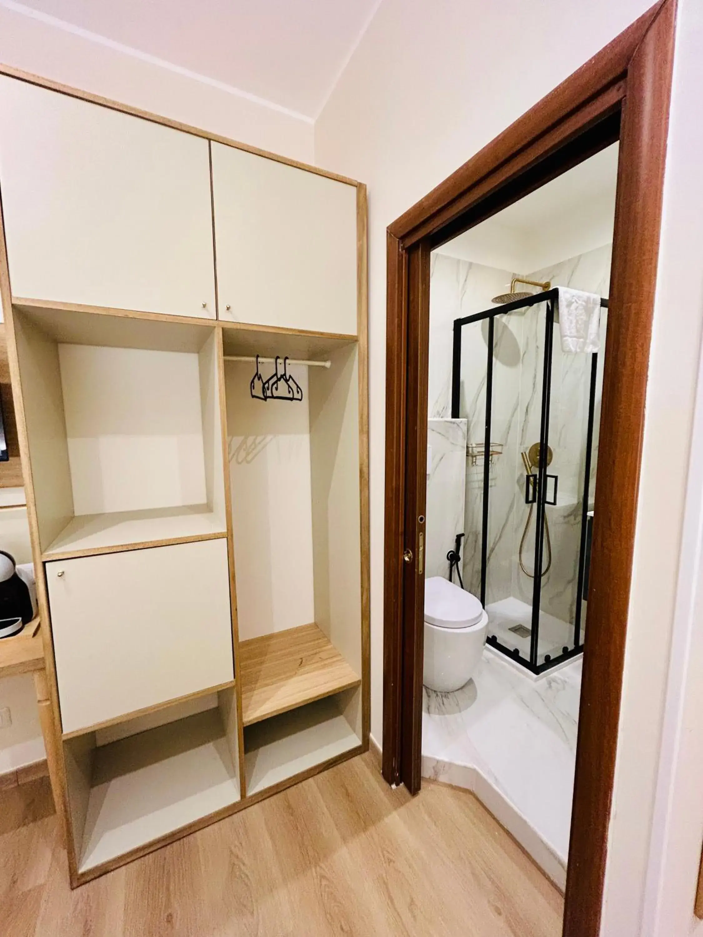 Shower, Bed in ImeraRooms Shower, Bed in ImeraRooms