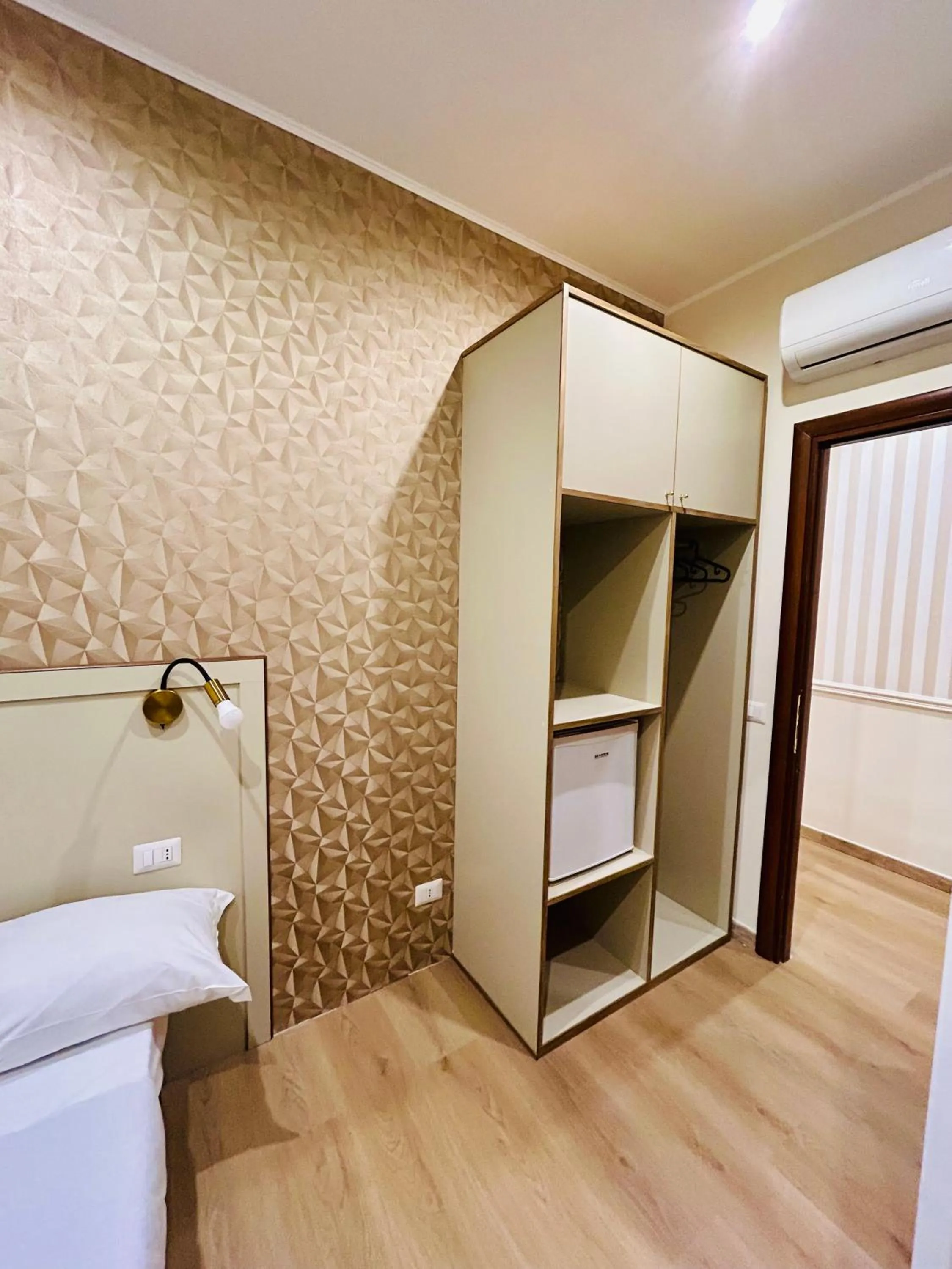 Bedroom, Bed in ImeraRooms