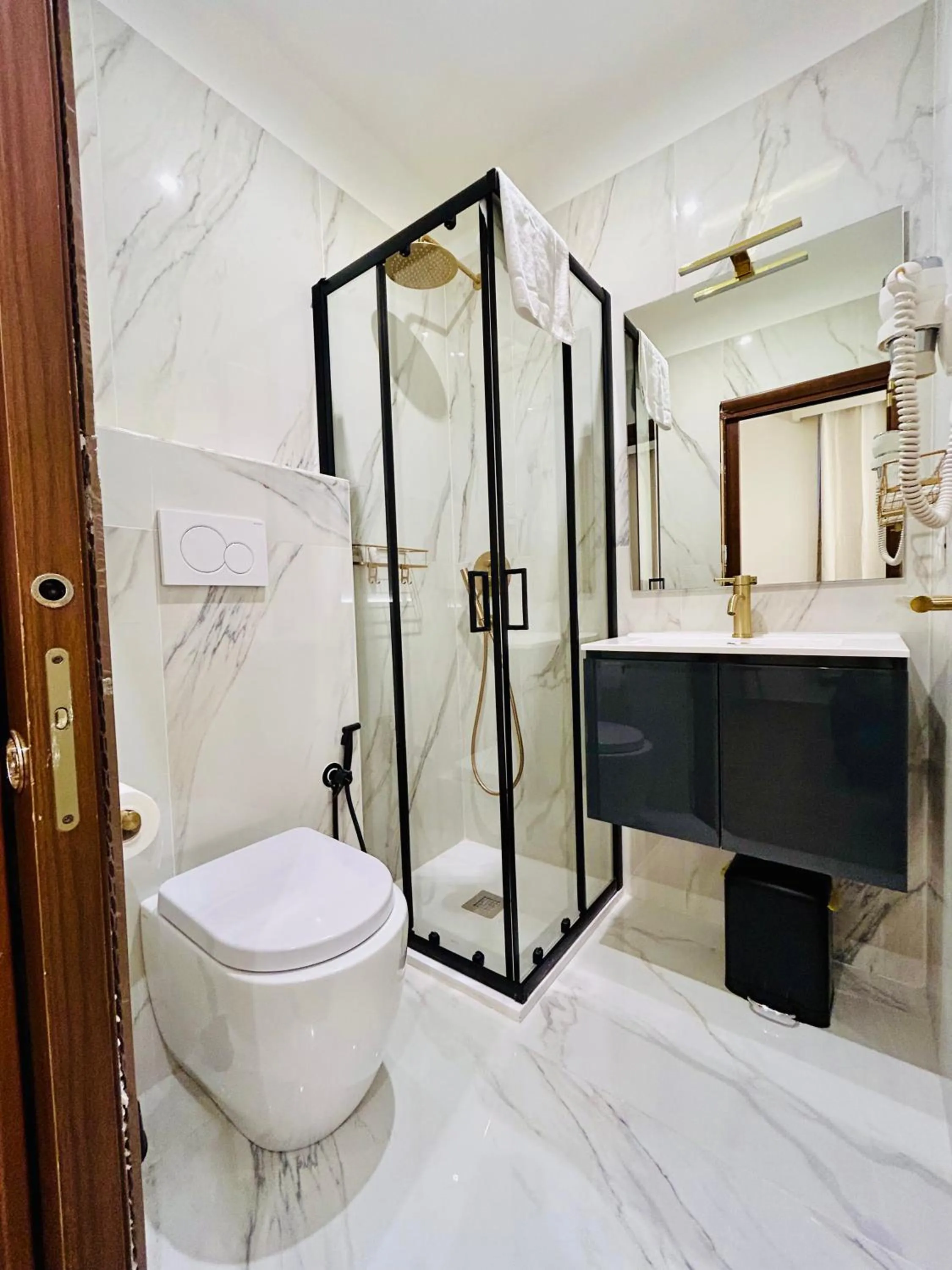 Bathroom in ImeraRooms