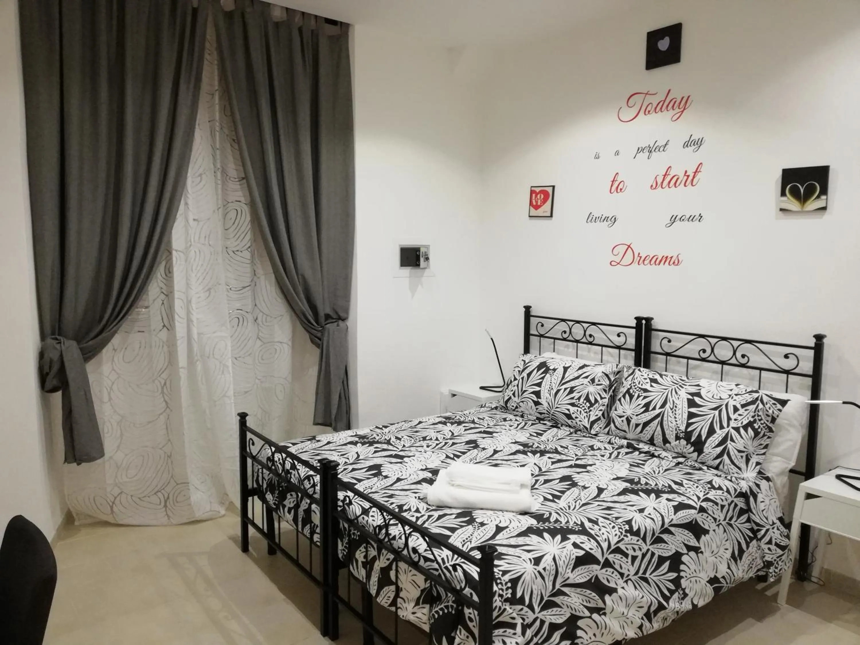 Photo of the whole room, Bed in ImeraRooms