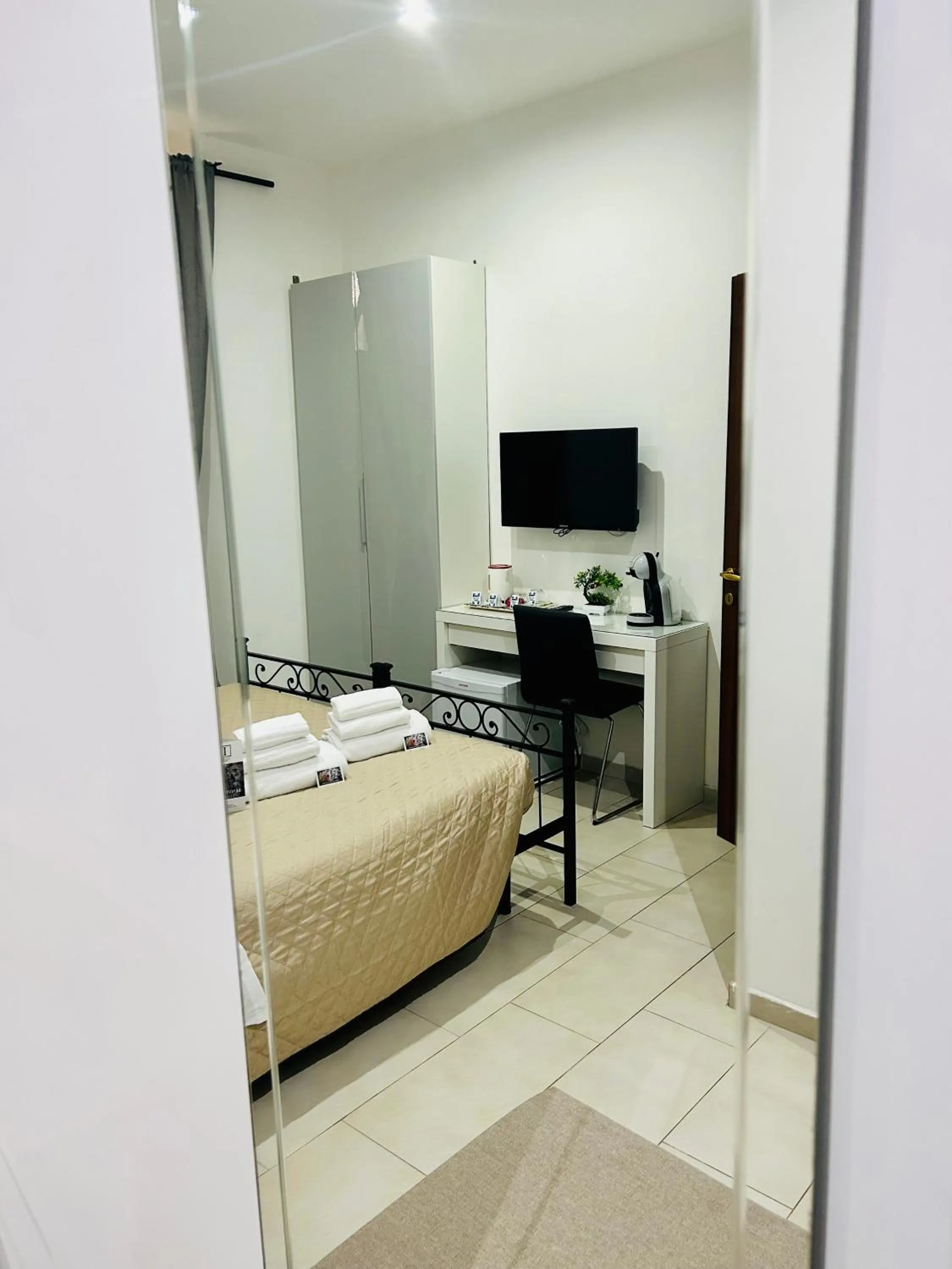 Bedroom, Bed in ImeraRooms