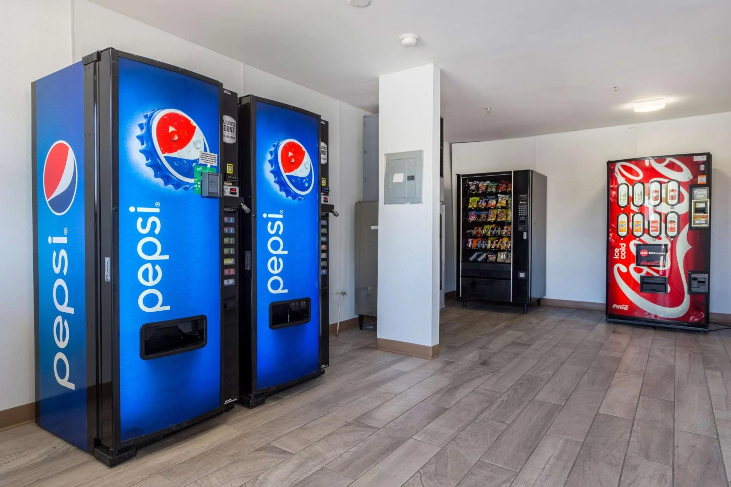 Property building in Motel 6-Greenville, SC