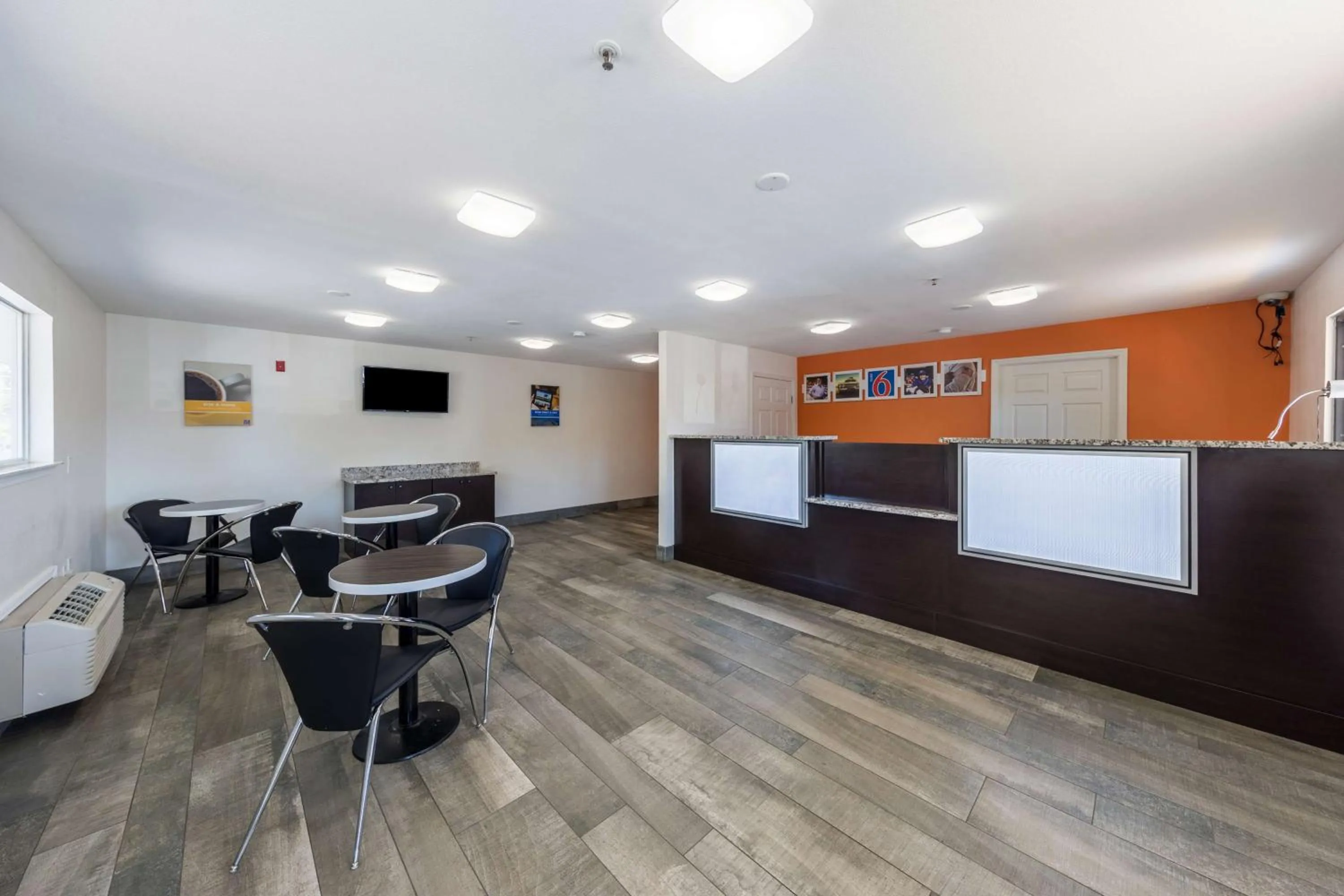 Lobby or reception in Motel 6-Greenville, SC