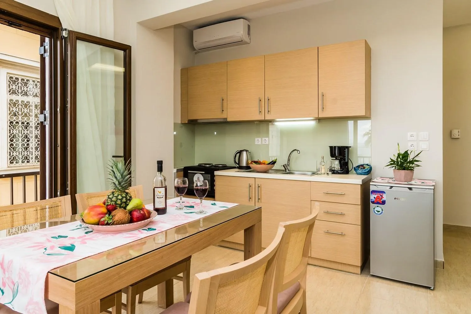 Coffee/tea facilities in Alektor Luxury Apartments