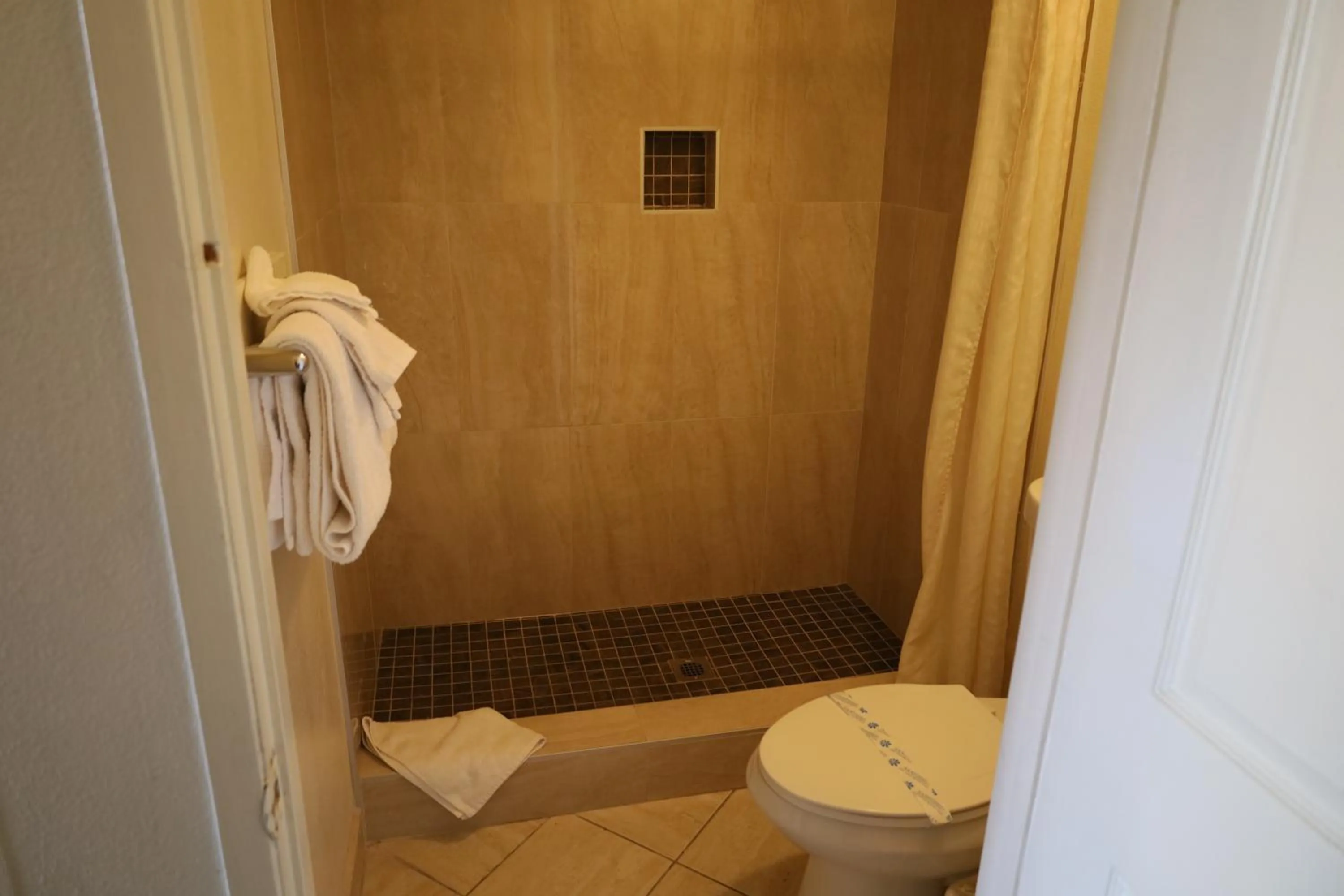 Toilet in Lambert Inn