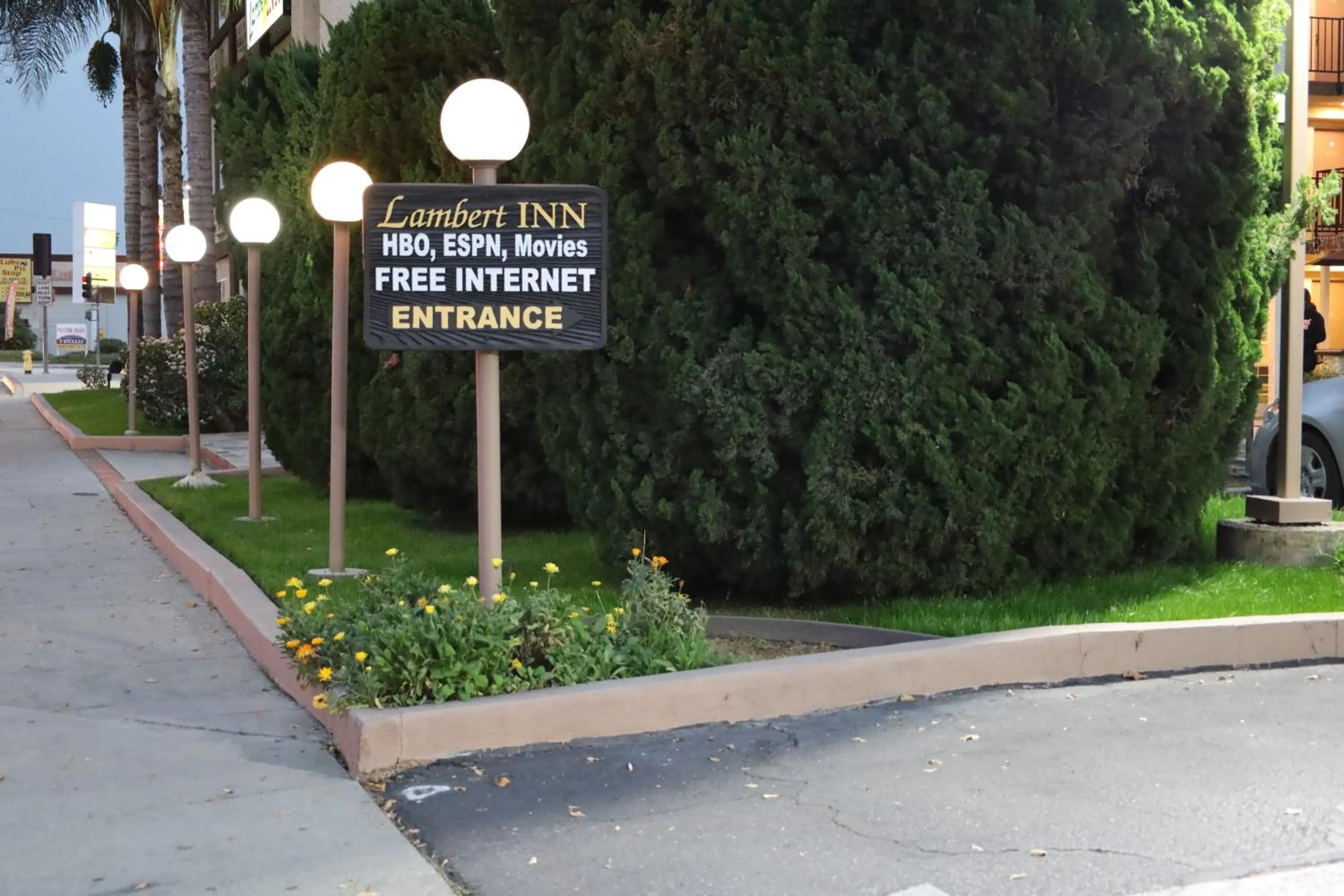 Facade/entrance in Lambert Inn