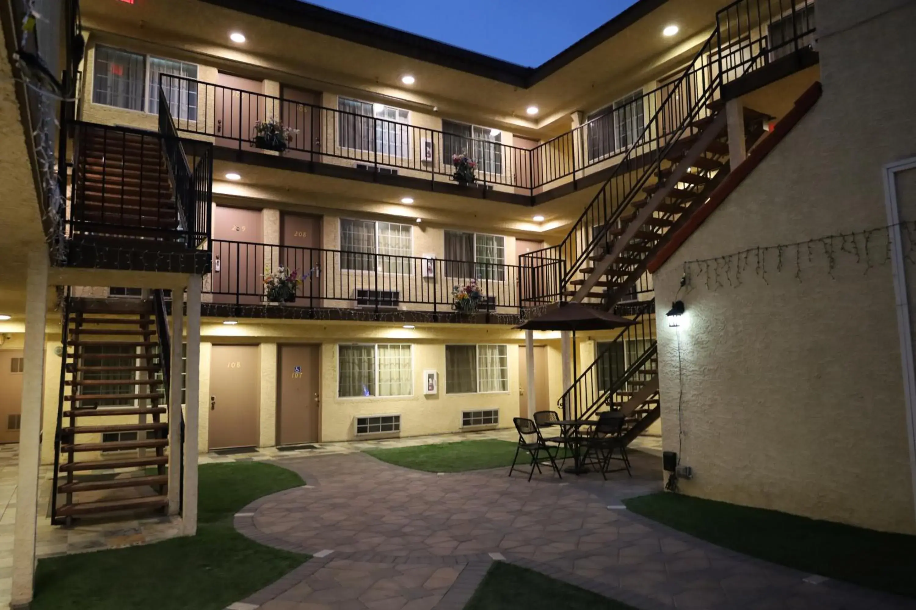 Property building in Lambert Inn Property building in Lambert Inn