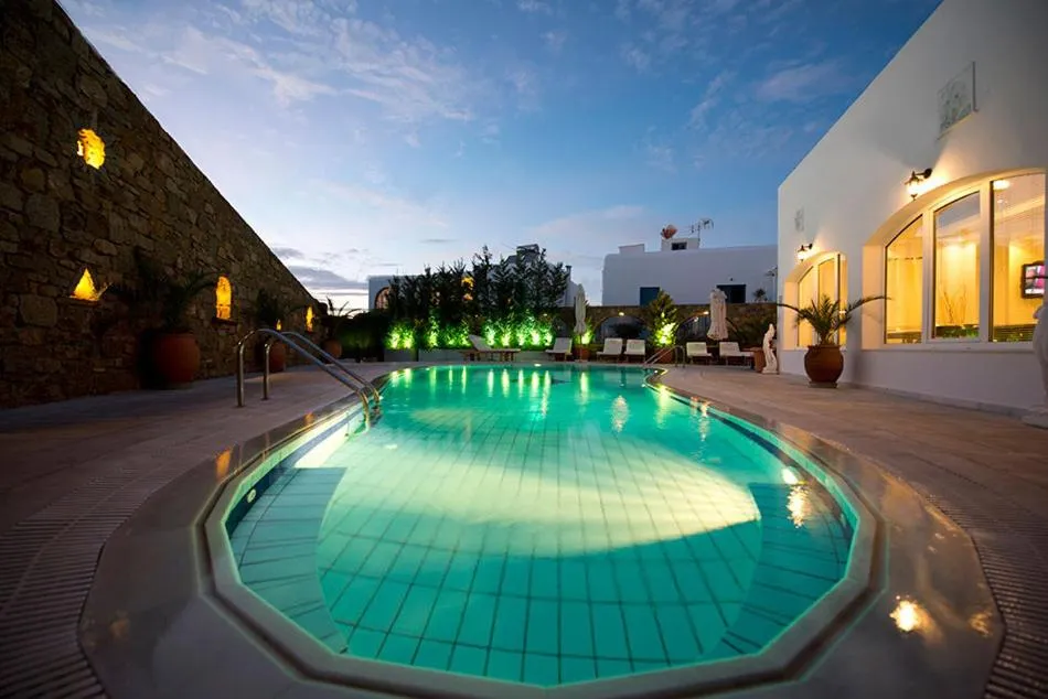 Swimming pool in Zannis Hotel