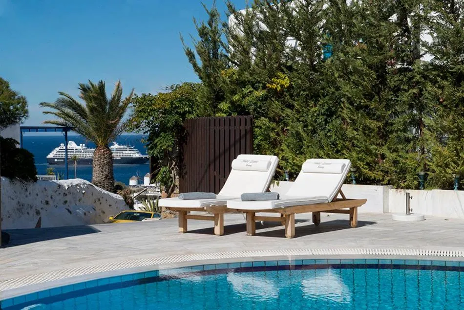 Swimming pool in Zannis Hotel