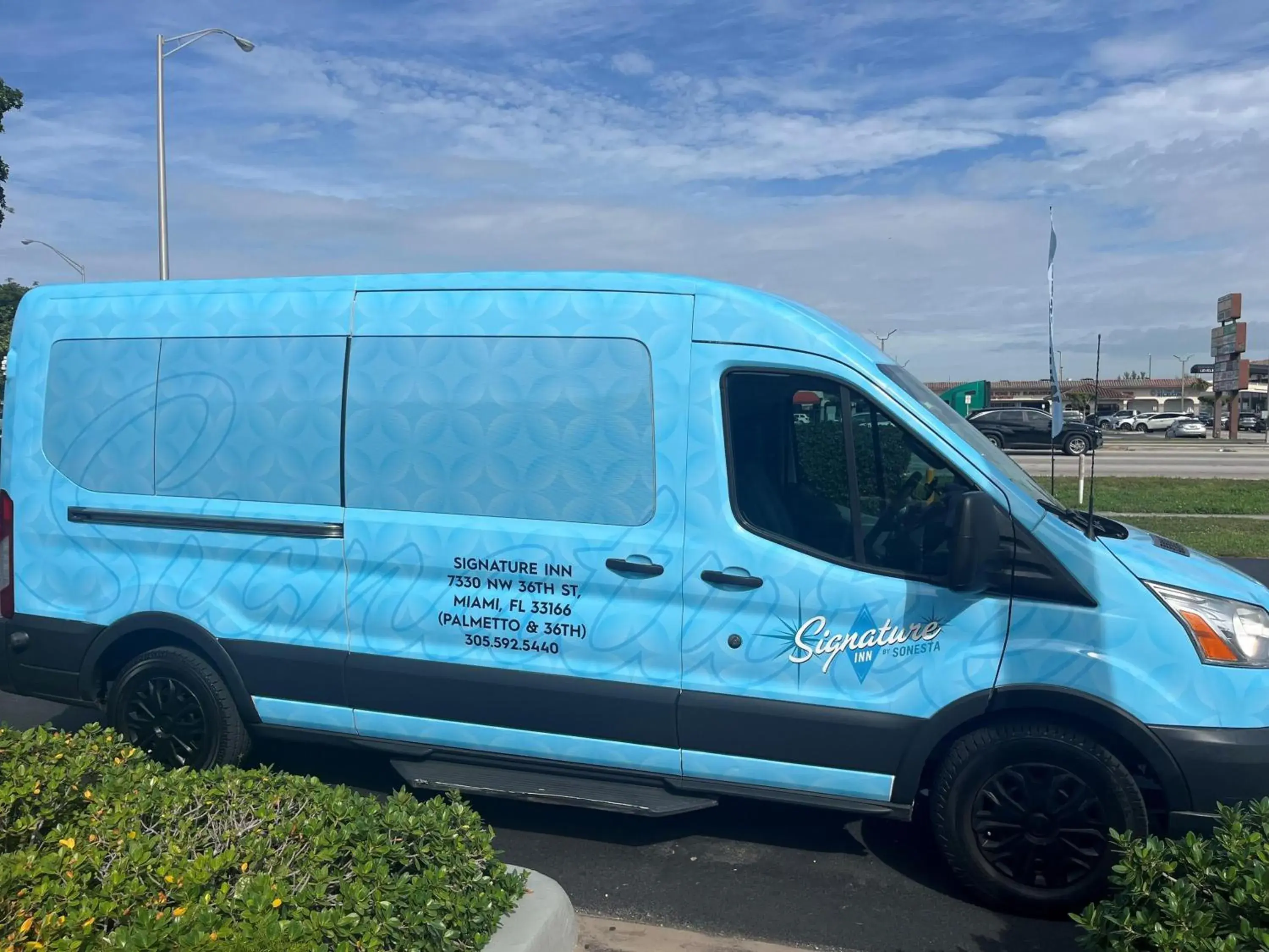 Property building in Signature Inn Miami Property building in Signature Inn Miami