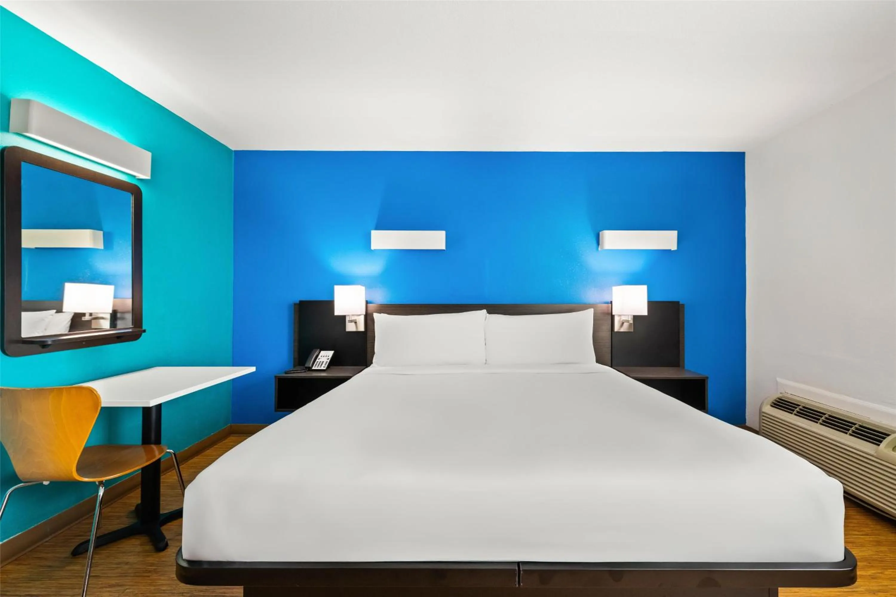 Bedroom, Bed in Signature Inn Miami