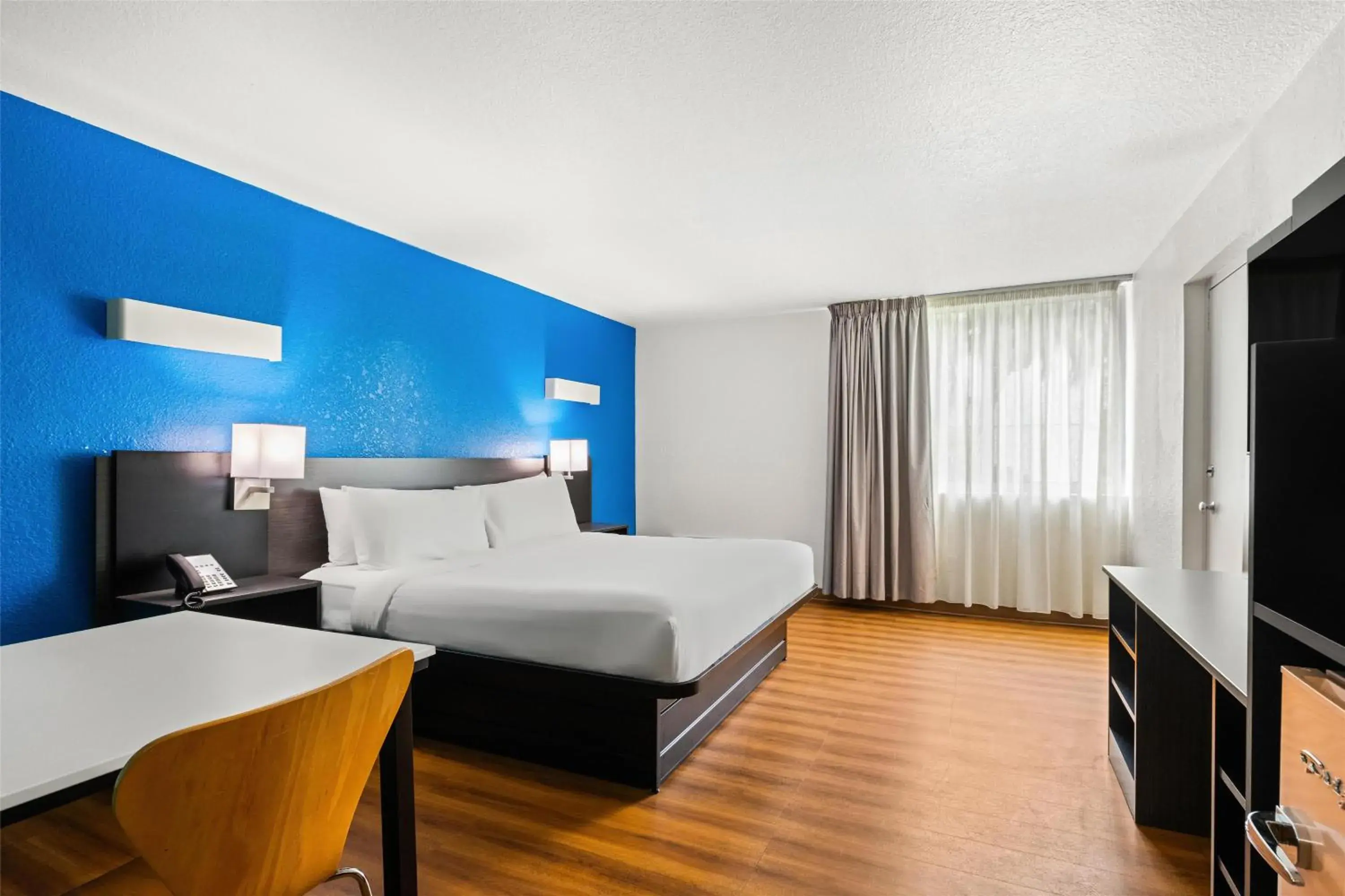 Bedroom, Bed in Signature Inn Miami Bedroom, Bed in Signature Inn Miami