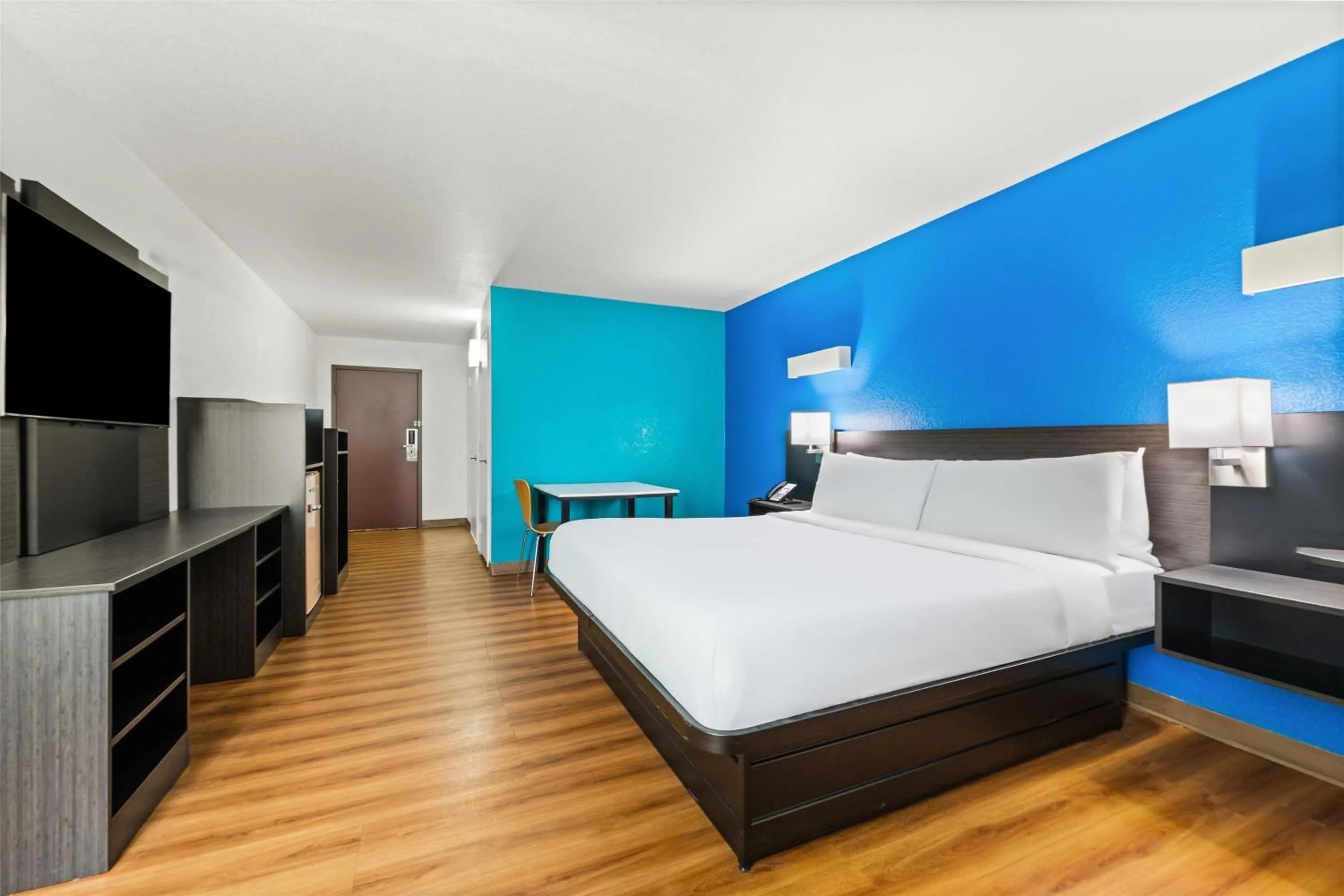 Bedroom, Bed in Signature Inn Miami