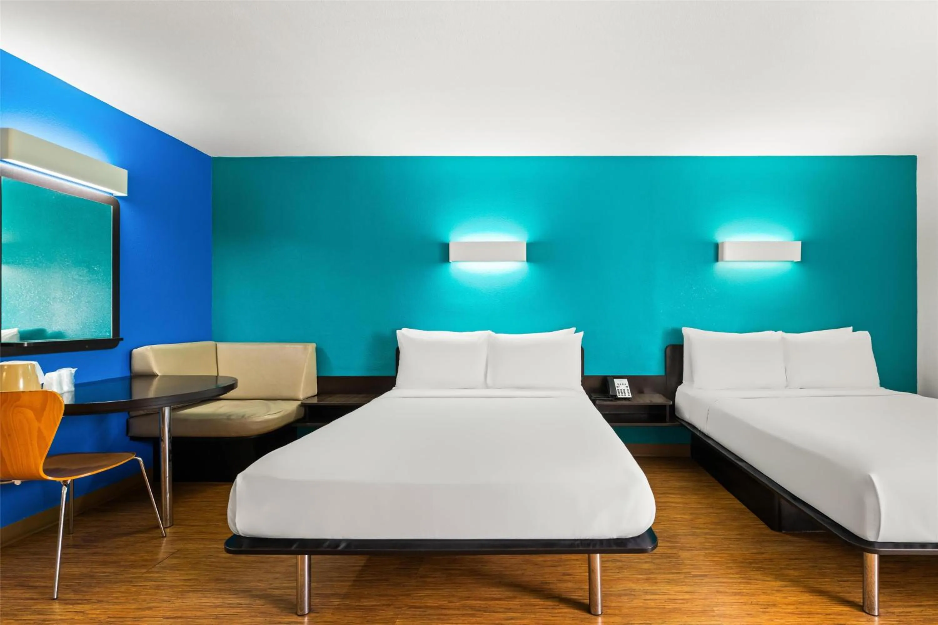 Bedroom, Bed in Signature Inn Miami