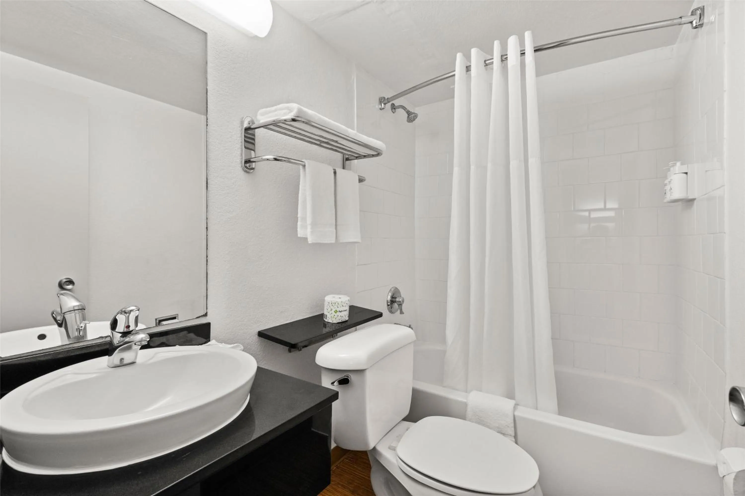 Bathroom in Signature Inn Miami