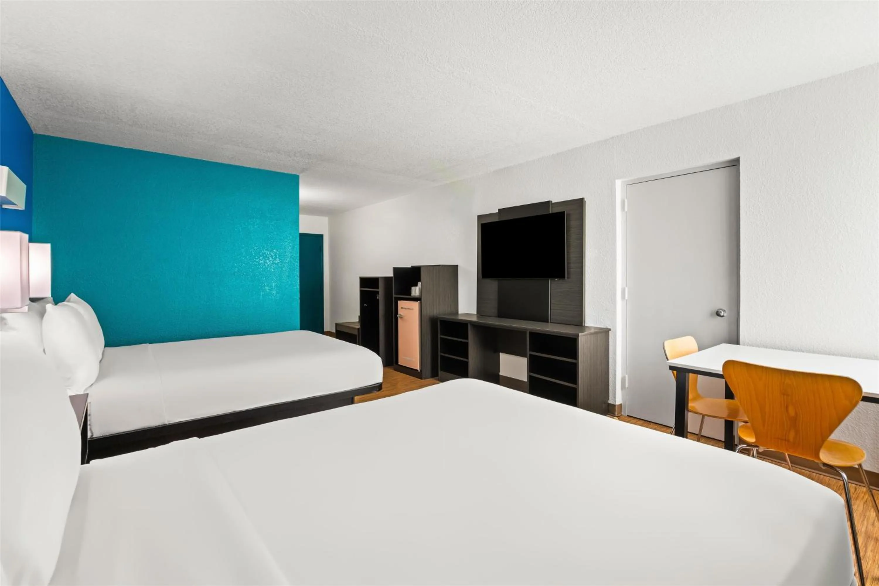 Bedroom, Bed in Signature Inn Miami