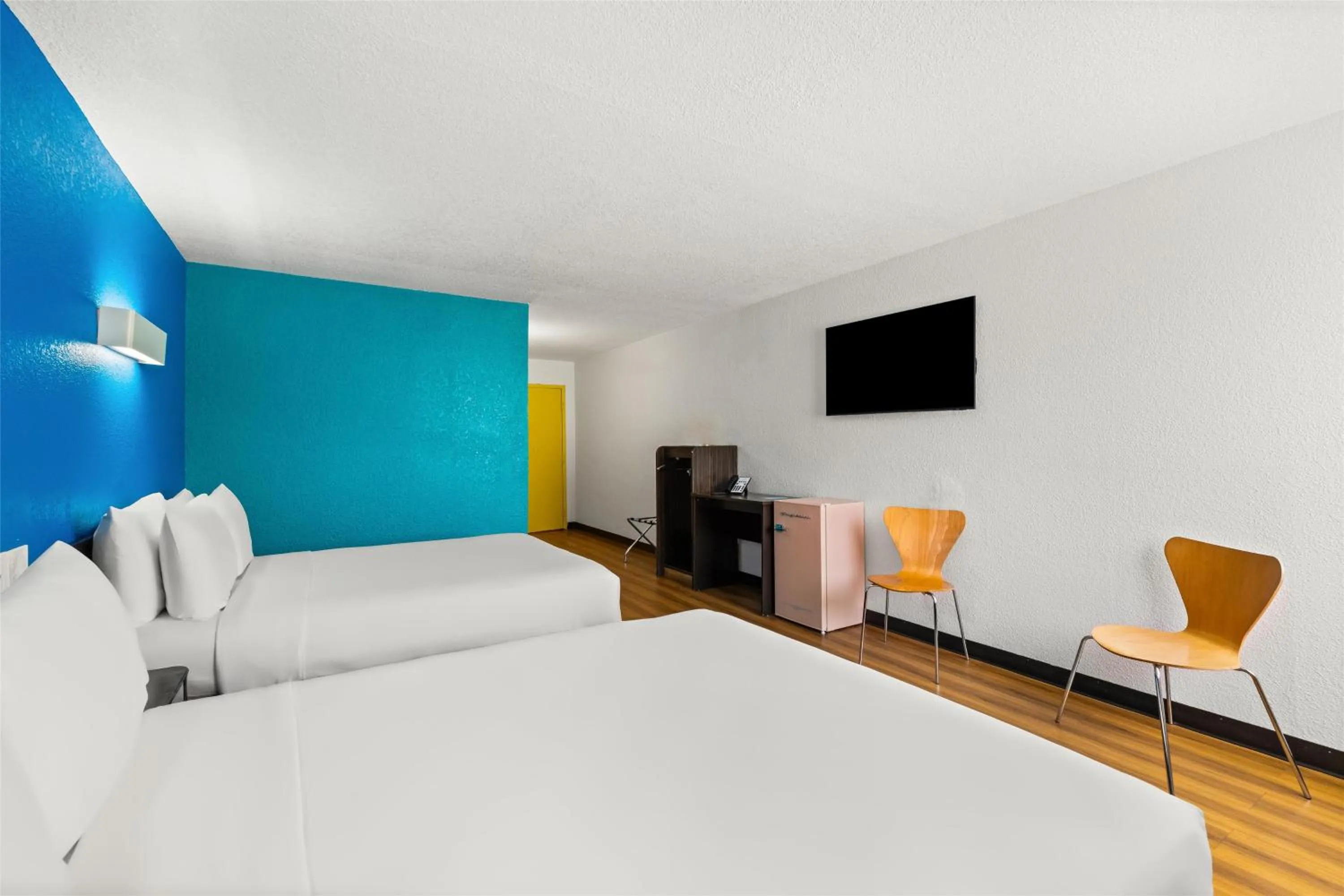 Bedroom, Bed in Signature Inn Miami