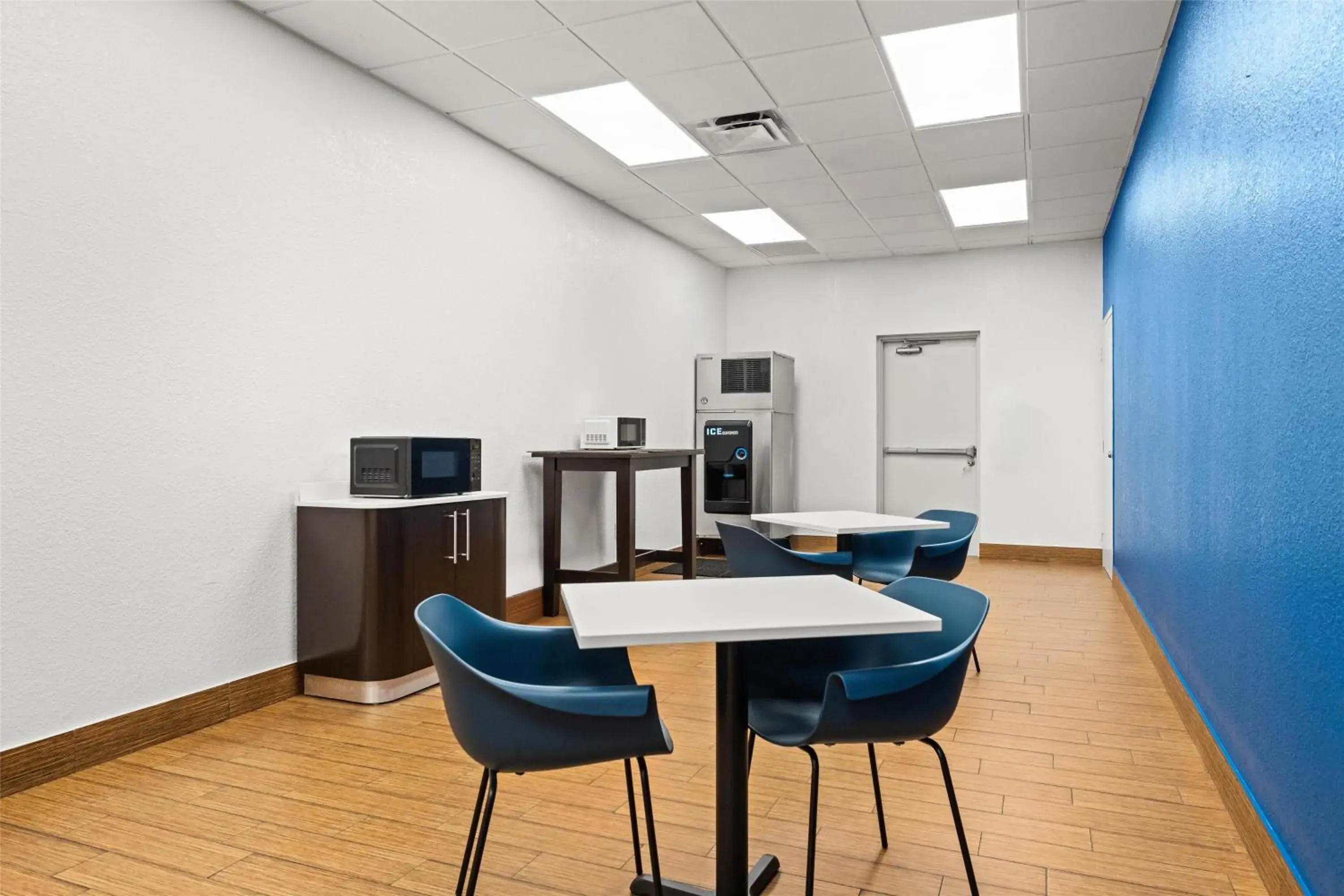 Restaurant/places to eat in Signature Inn Miami Restaurant/places to eat in Signature Inn Miami