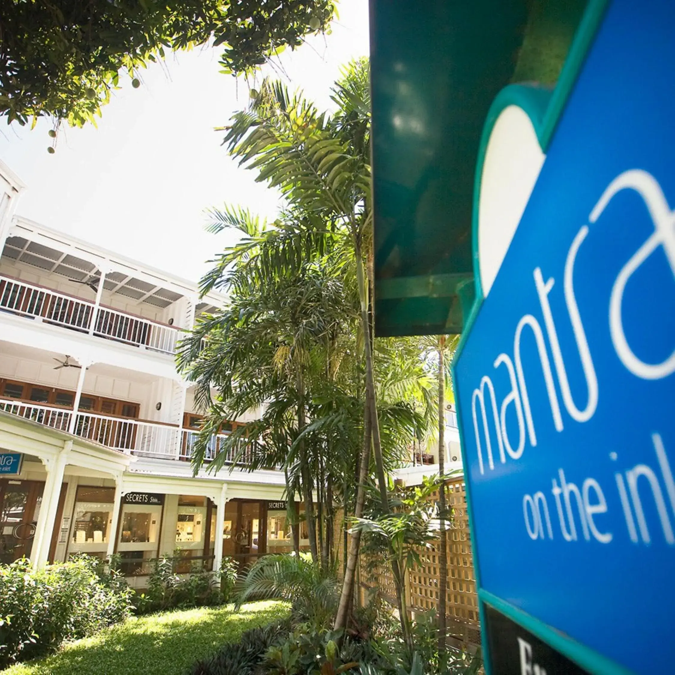 Facade/entrance in Mantra on the Inlet Facade/entrance in Mantra on the Inlet