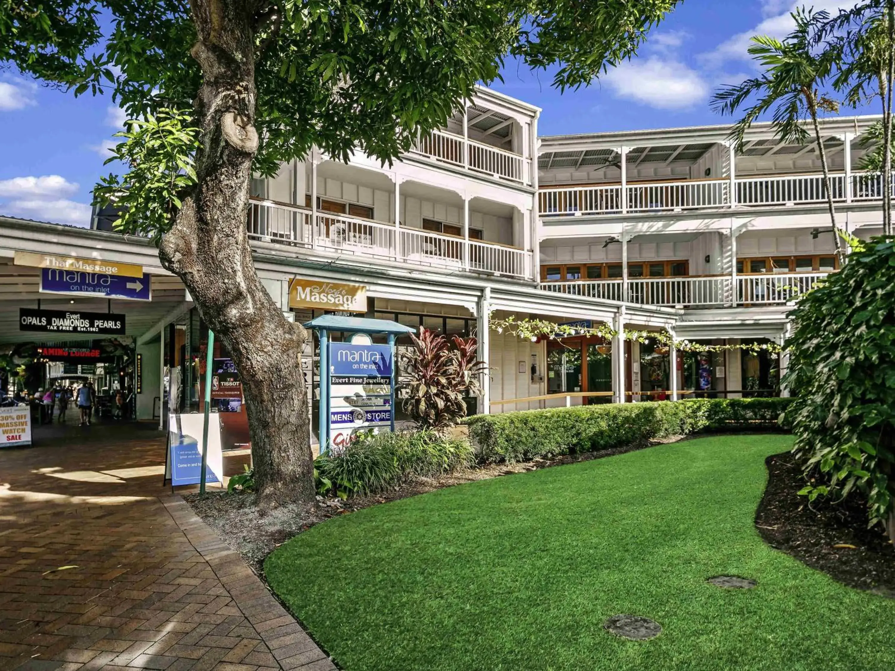 Property building in Mantra on the Inlet Property building in Mantra on the Inlet