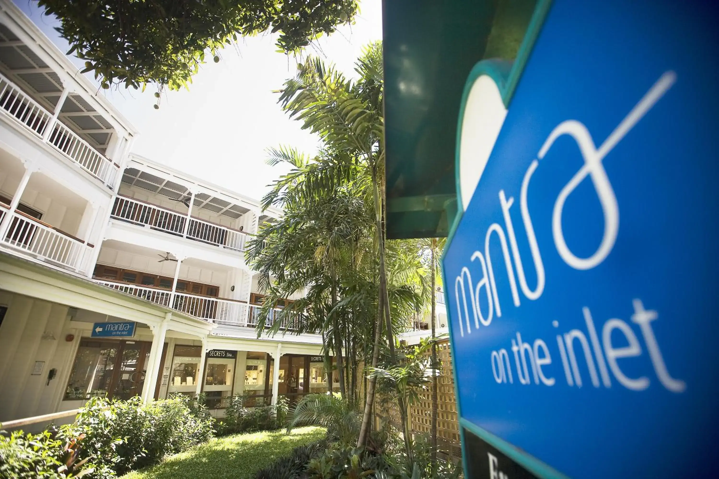 Facade/entrance in Mantra on the Inlet Facade/entrance in Mantra on the Inlet