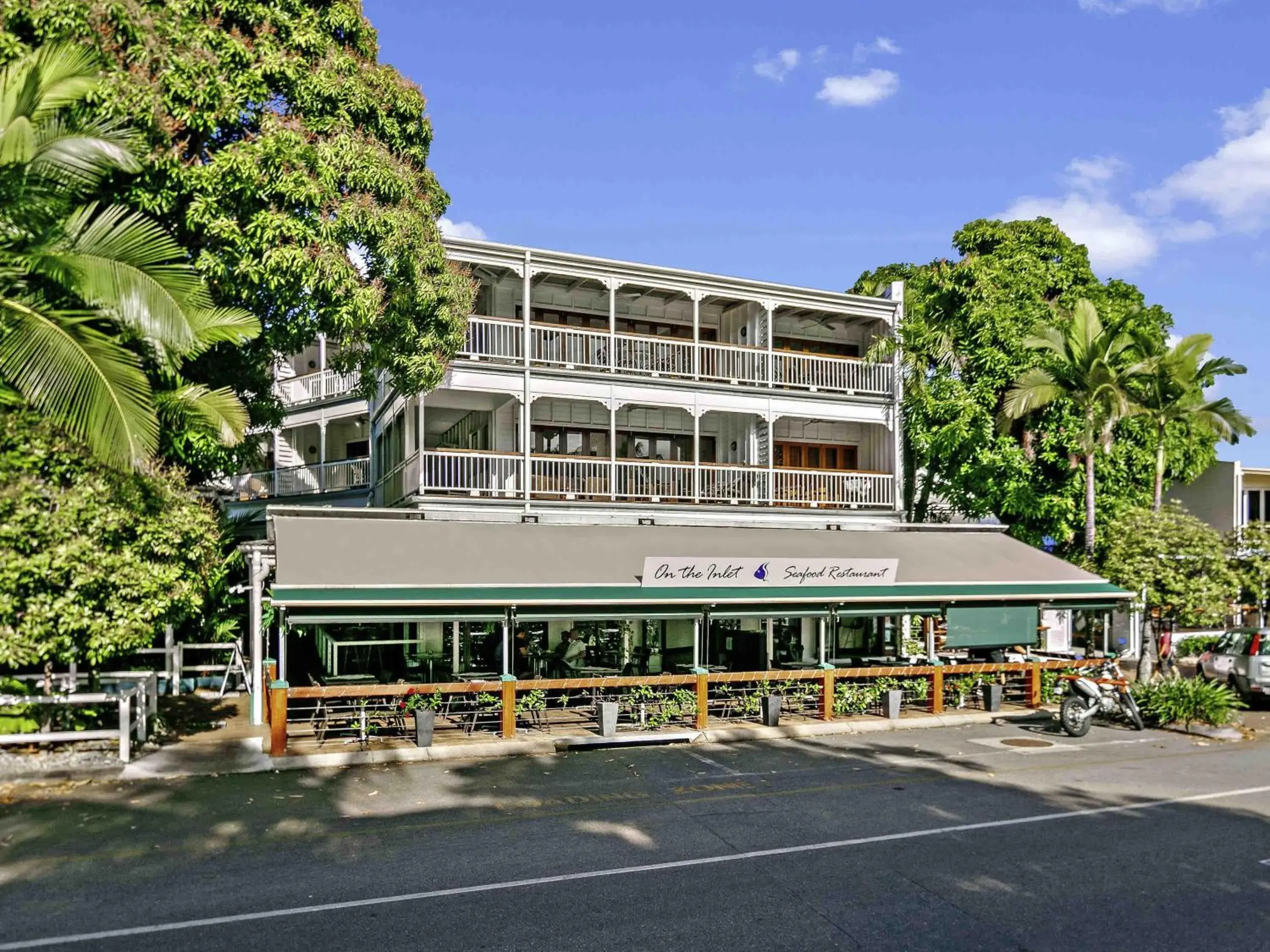 Property building in Mantra on the Inlet Property building in Mantra on the Inlet
