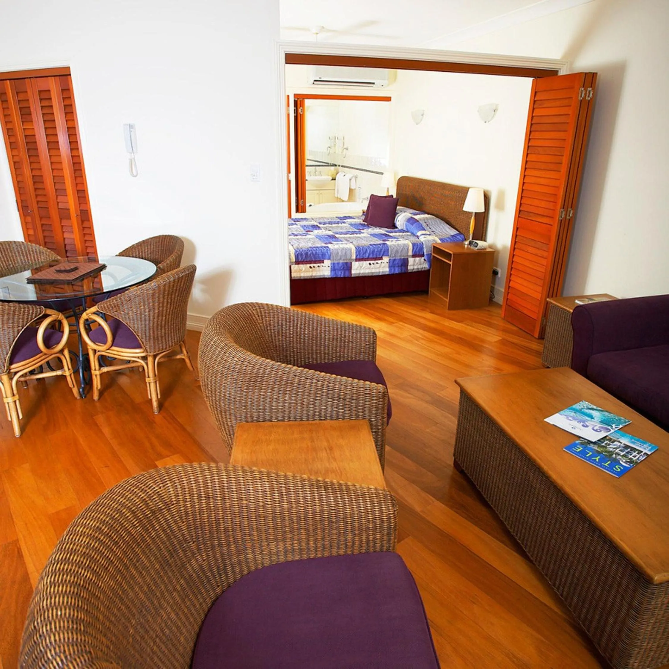 Living room, Bed in Mantra on the Inlet