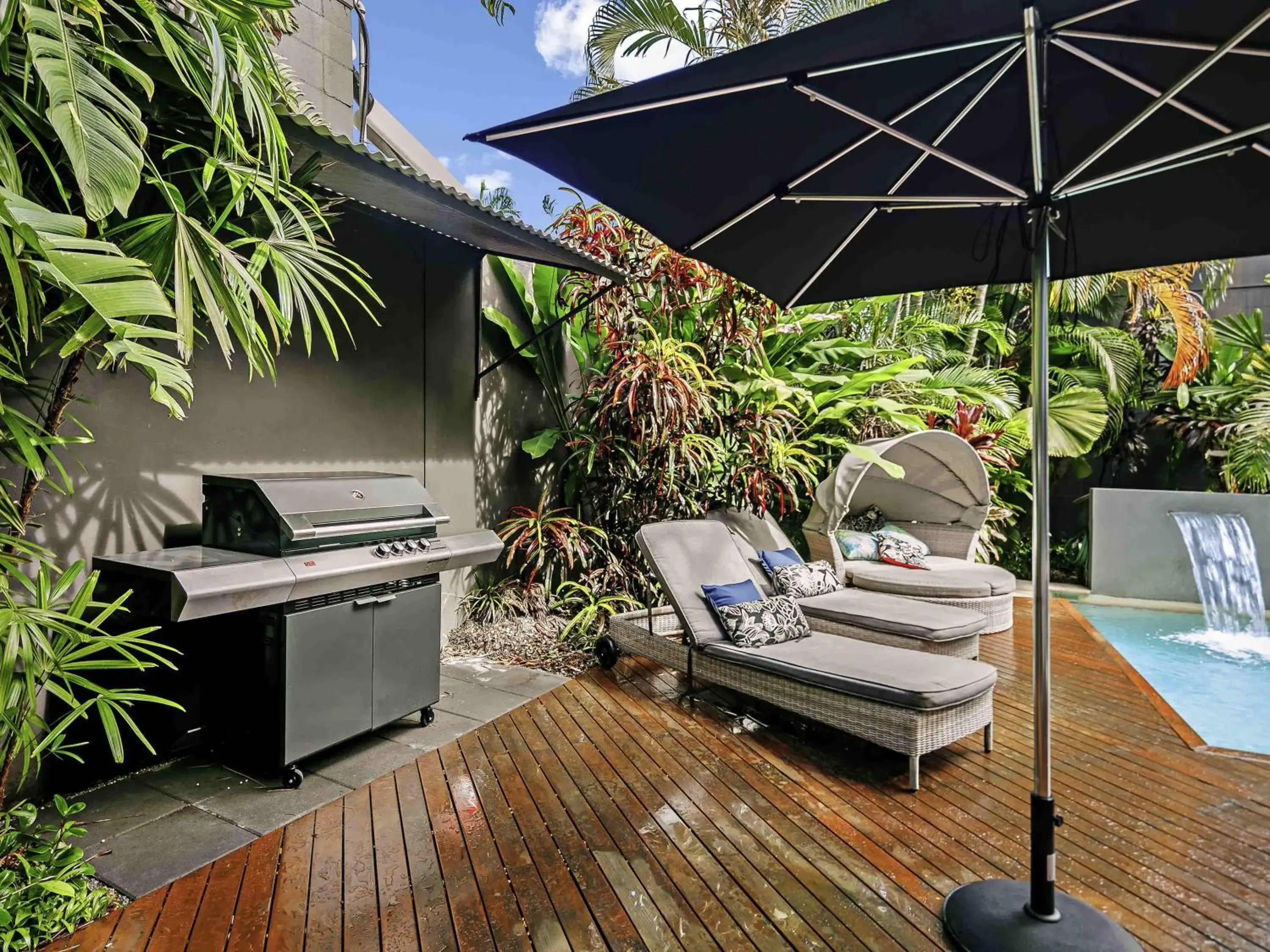 Property building in Mantra on the Inlet Property building in Mantra on the Inlet