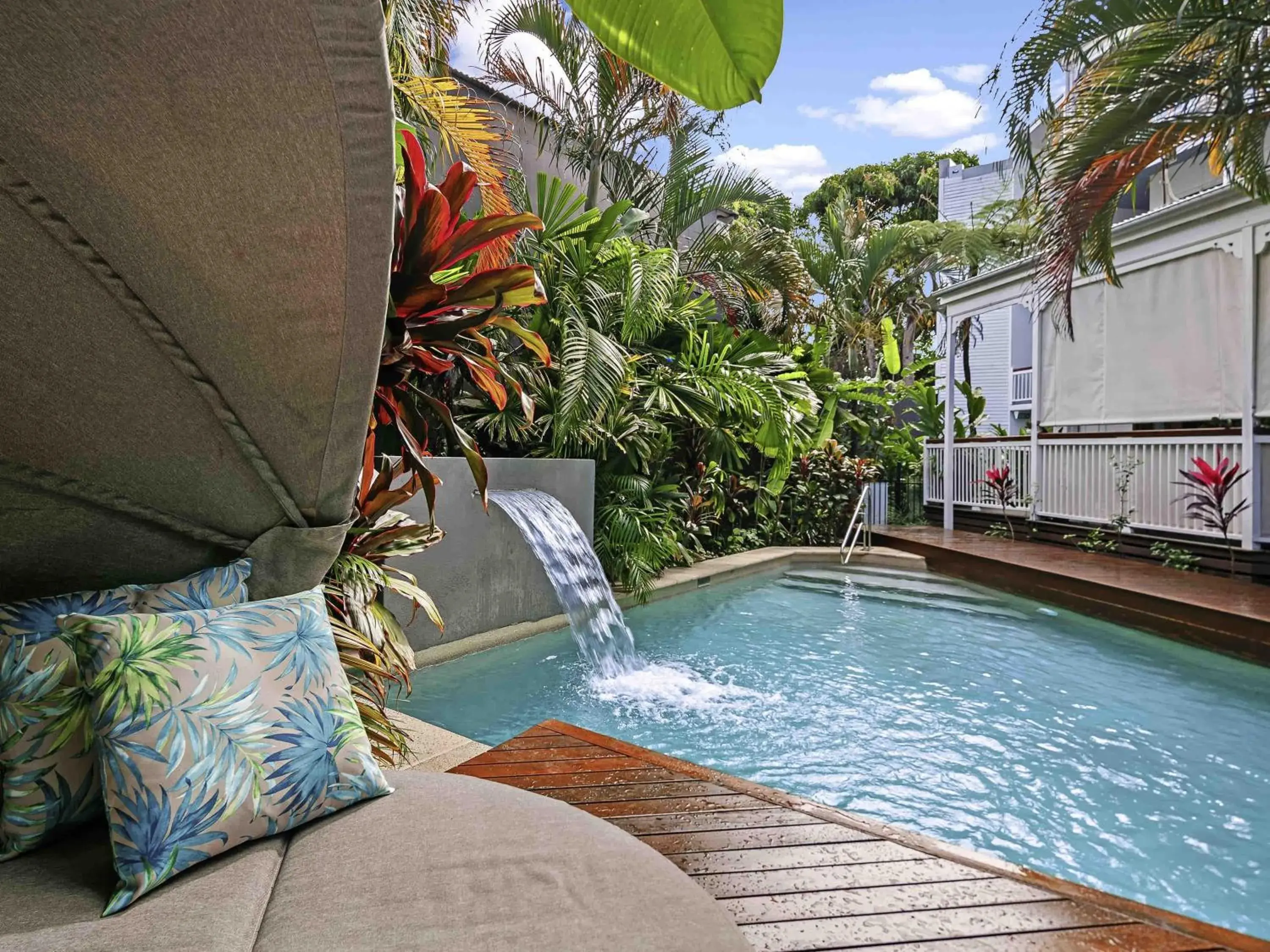 Property building in Mantra on the Inlet Property building in Mantra on the Inlet