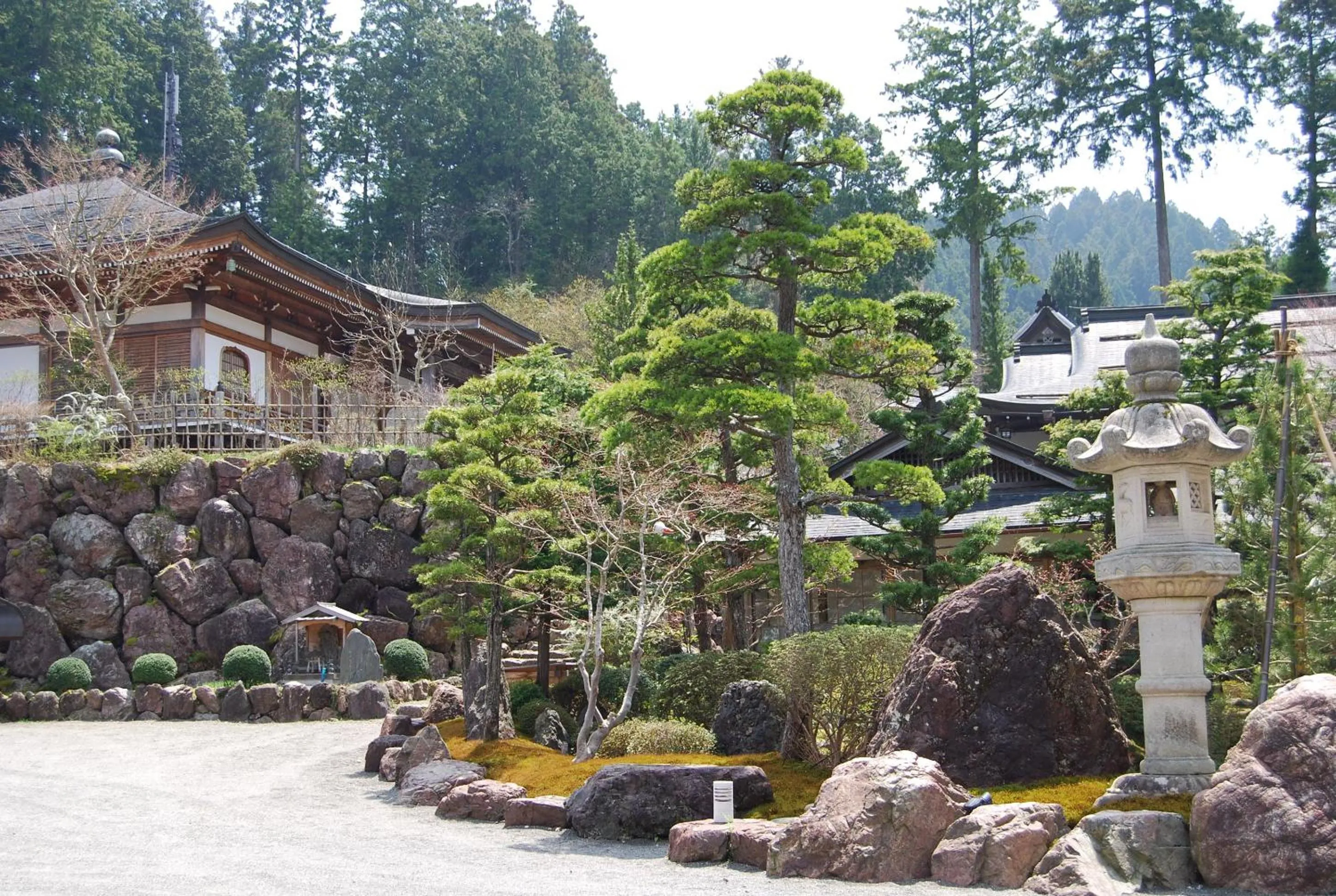 Garden in 高野山 宿坊 恵光院 -Koyasan Syukubo Ekoin Temple-