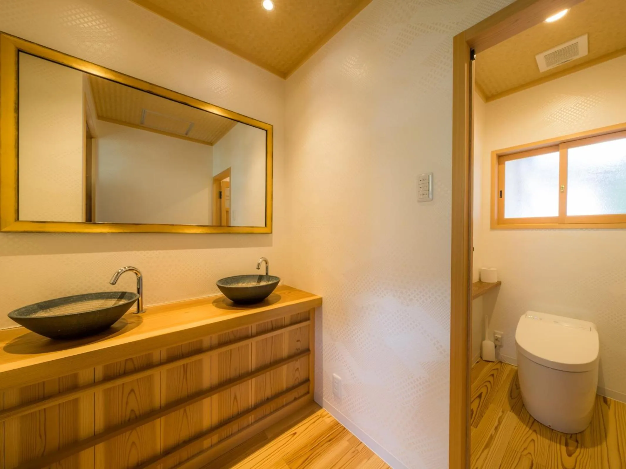 Toilet in 高野山 宿坊 恵光院 -Koyasan Syukubo Ekoin Temple-