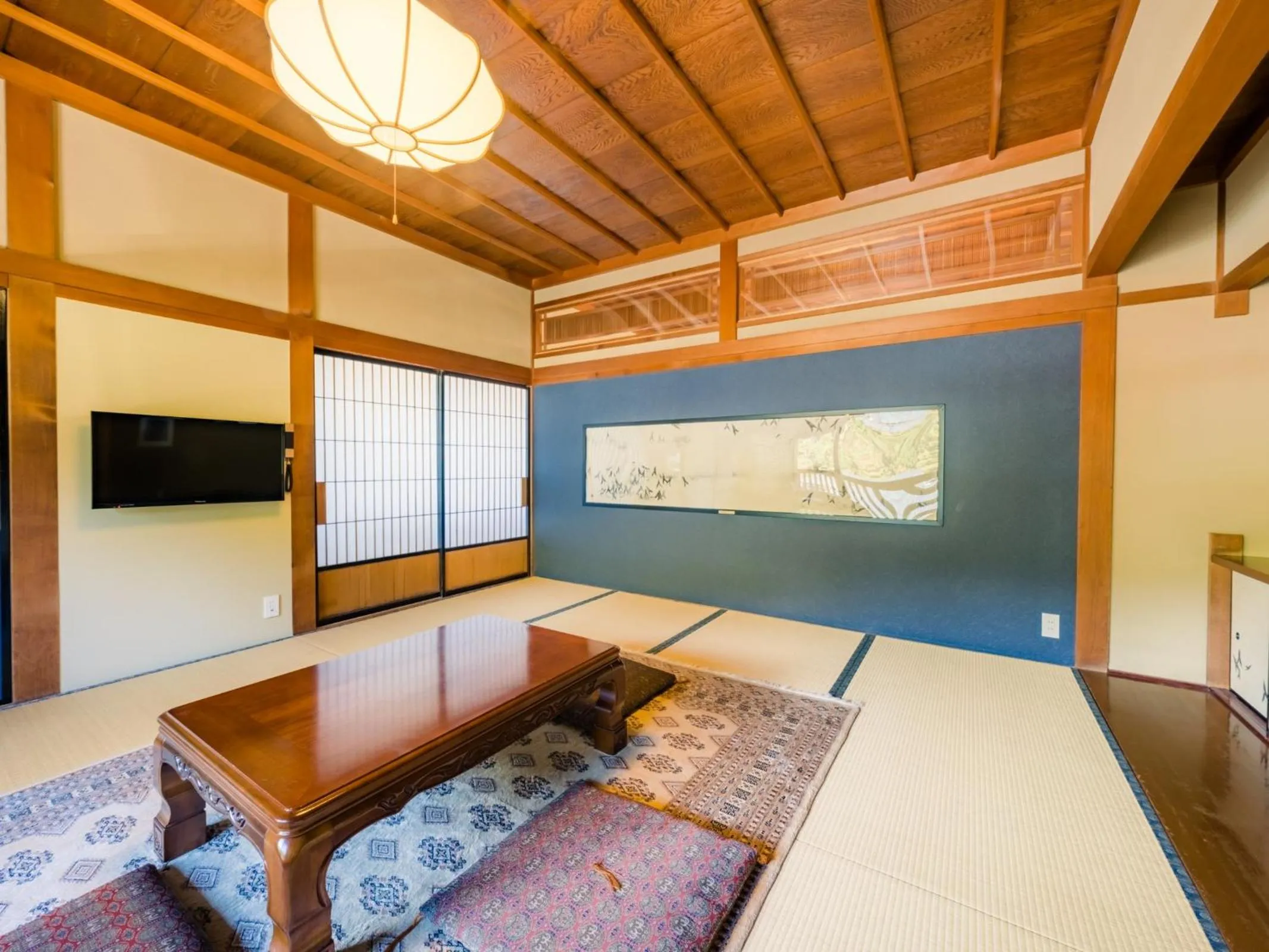 Photo of the whole room, Bed in 高野山 宿坊 恵光院 -Koyasan Syukubo Ekoin Temple-