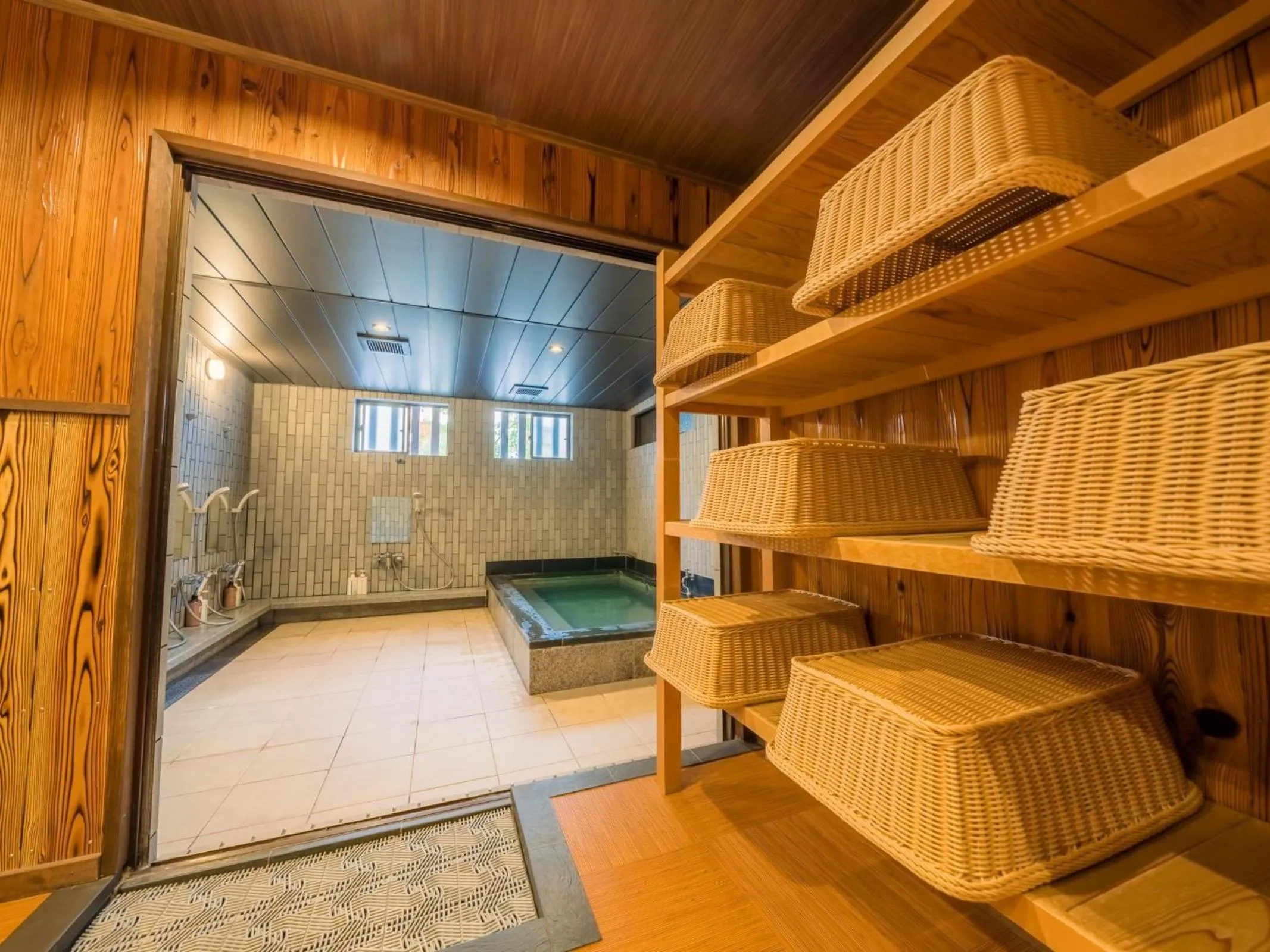 Public Bath in 高野山 宿坊 恵光院 -Koyasan Syukubo Ekoin Temple-