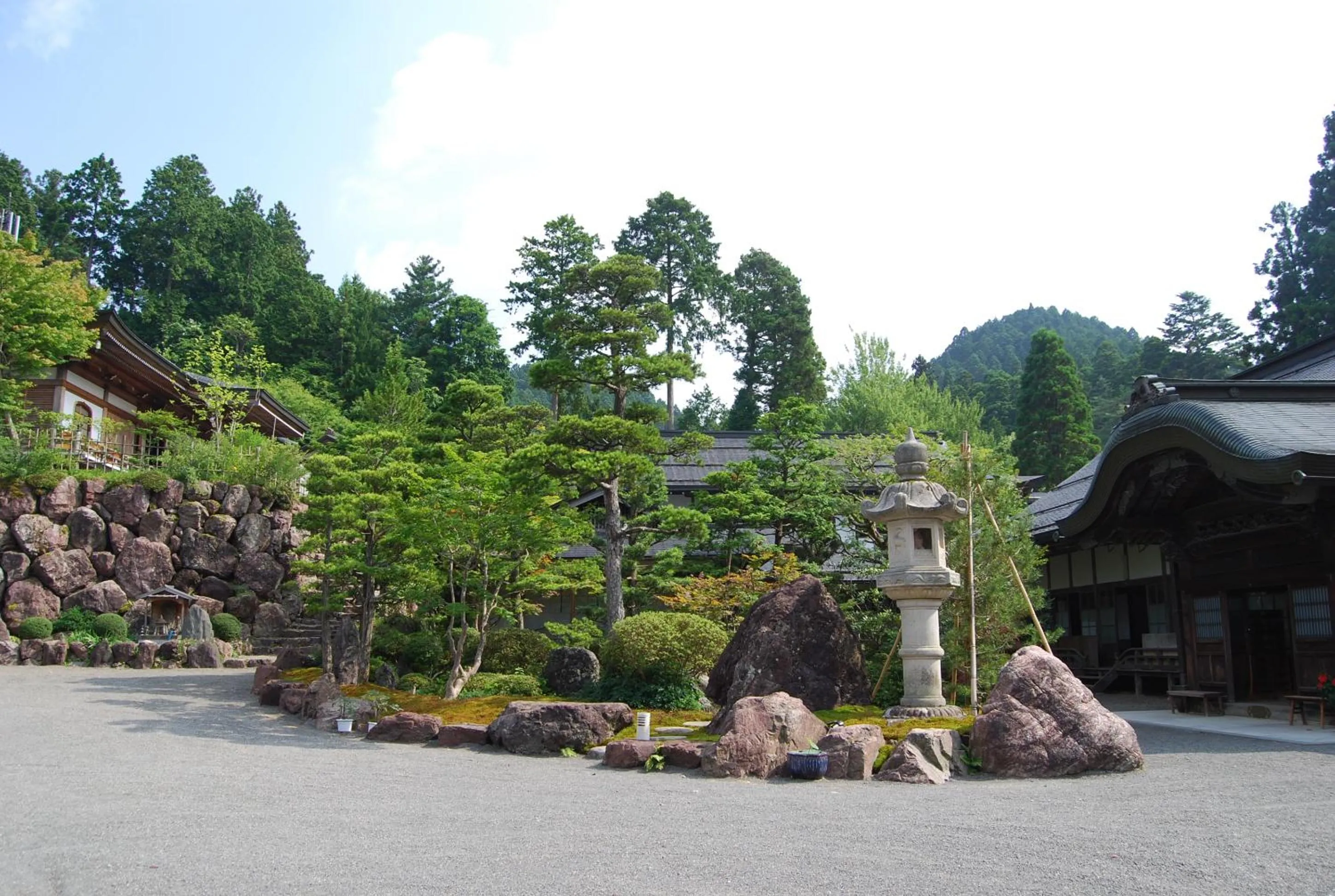 Garden in 高野山 宿坊 恵光院 -Koyasan Syukubo Ekoin Temple-