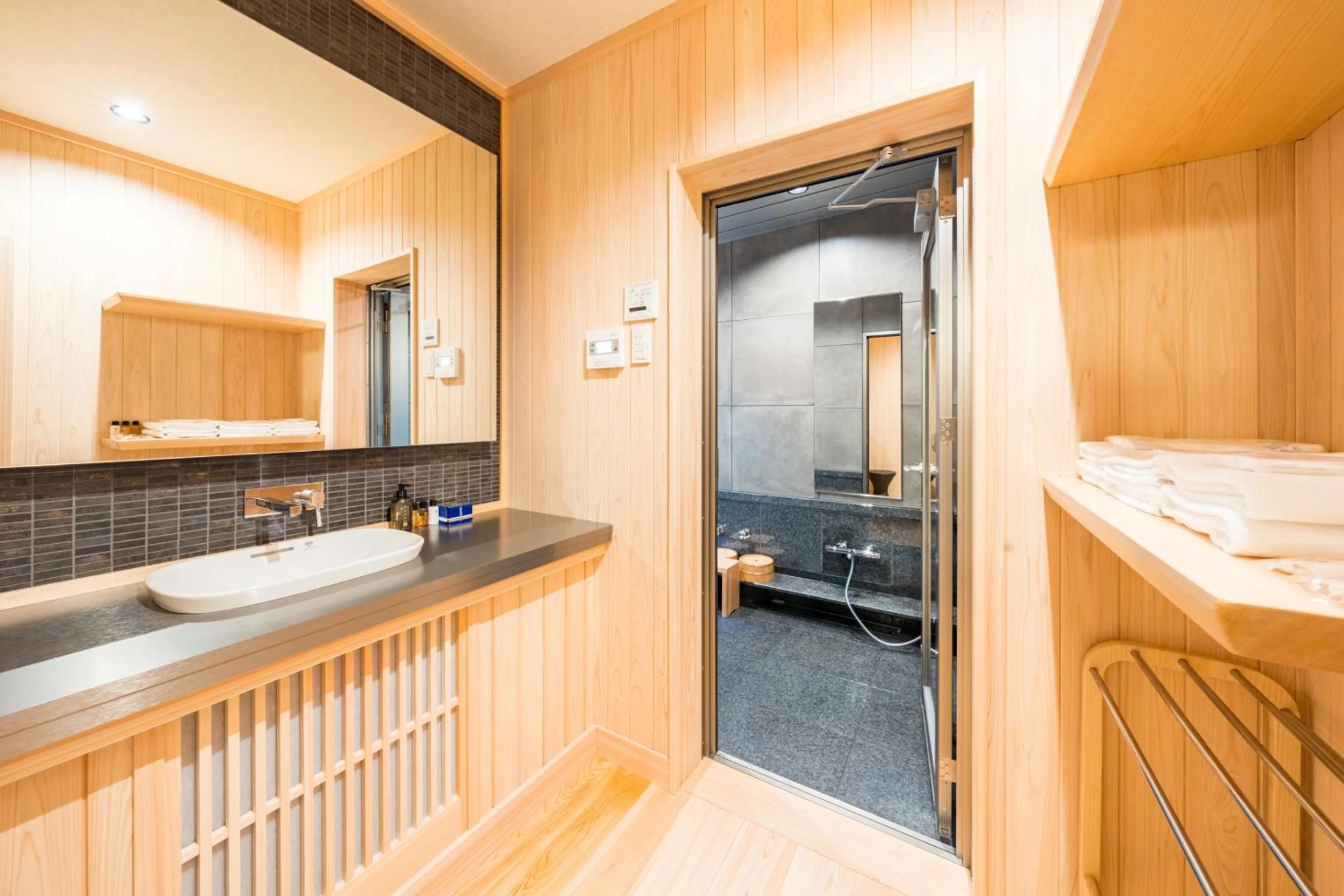 Bathroom in 高野山 宿坊 恵光院 -Koyasan Syukubo Ekoin Temple-