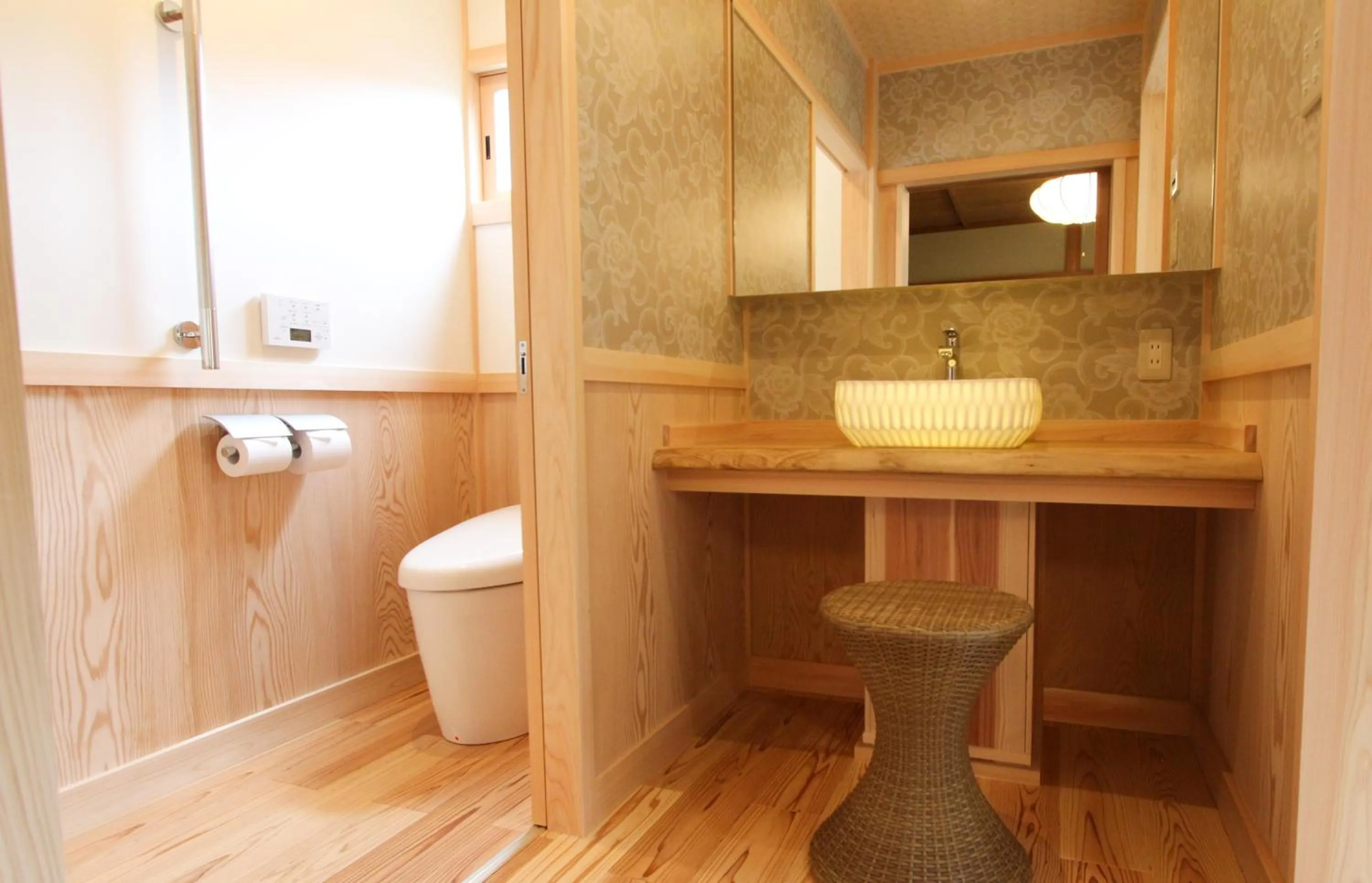 Toilet in 高野山 宿坊 恵光院 -Koyasan Syukubo Ekoin Temple-