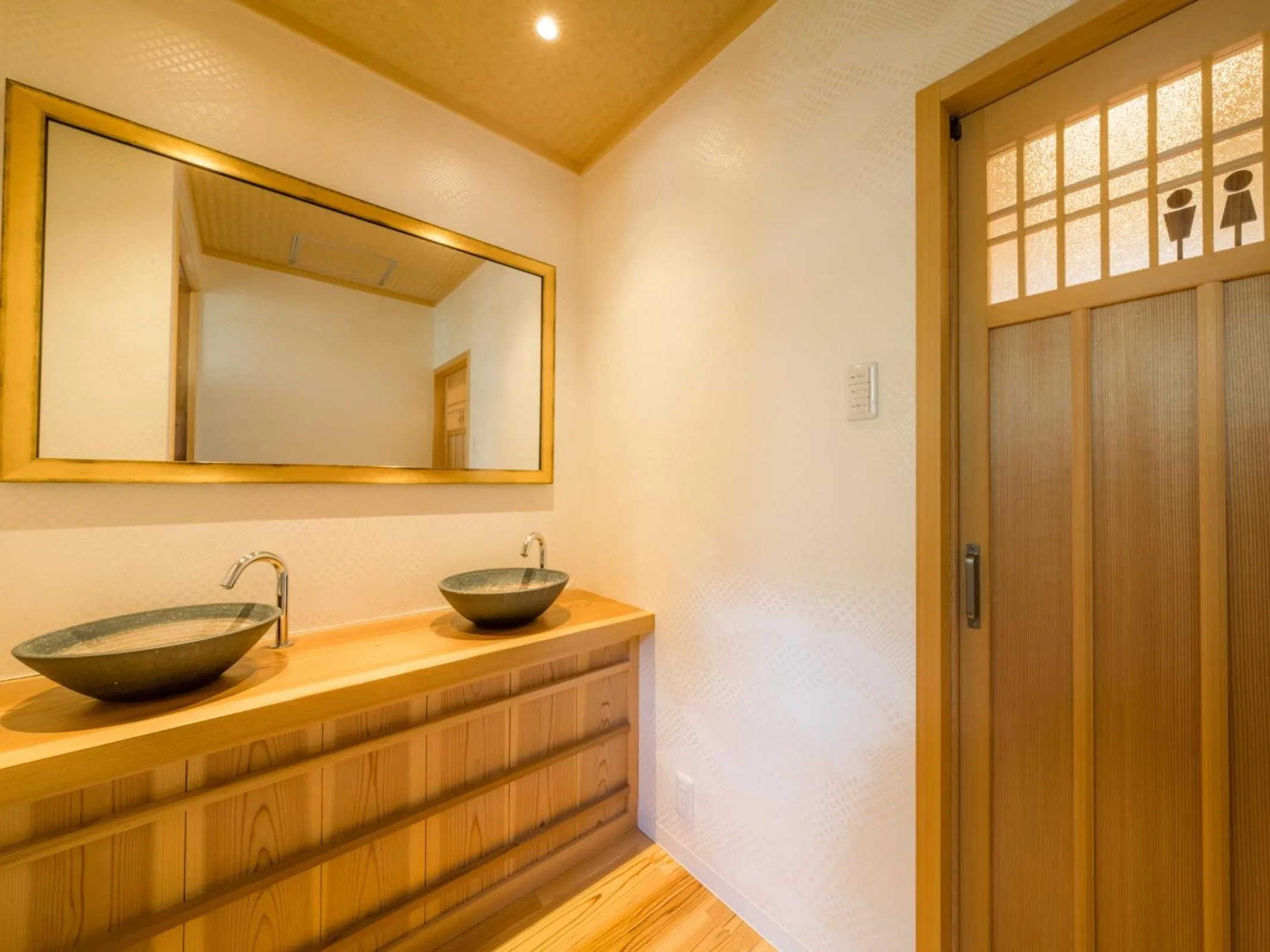 Toilet in 高野山 宿坊 恵光院 -Koyasan Syukubo Ekoin Temple-