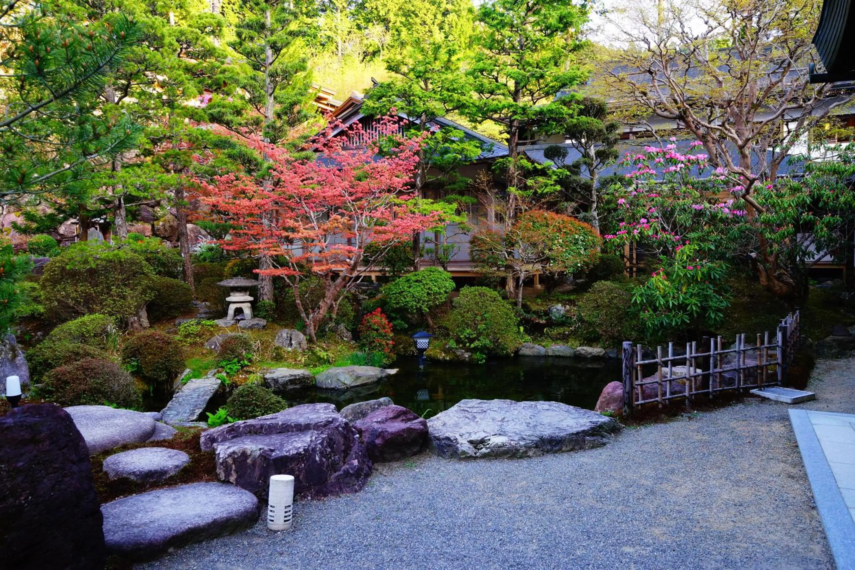 Garden in 高野山 宿坊 恵光院 -Koyasan Syukubo Ekoin Temple-