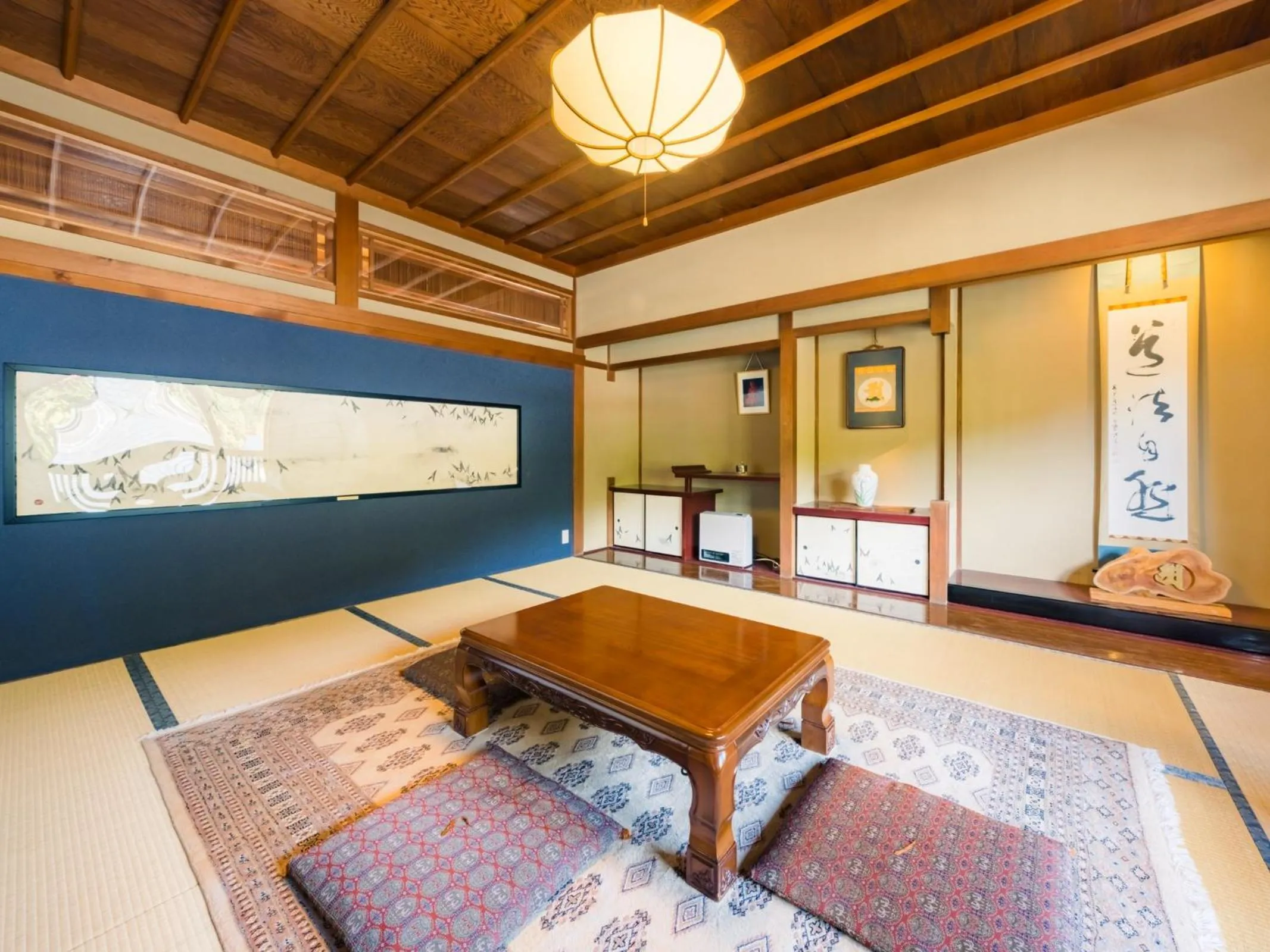 Photo of the whole room, Bed in 高野山 宿坊 恵光院 -Koyasan Syukubo Ekoin Temple-