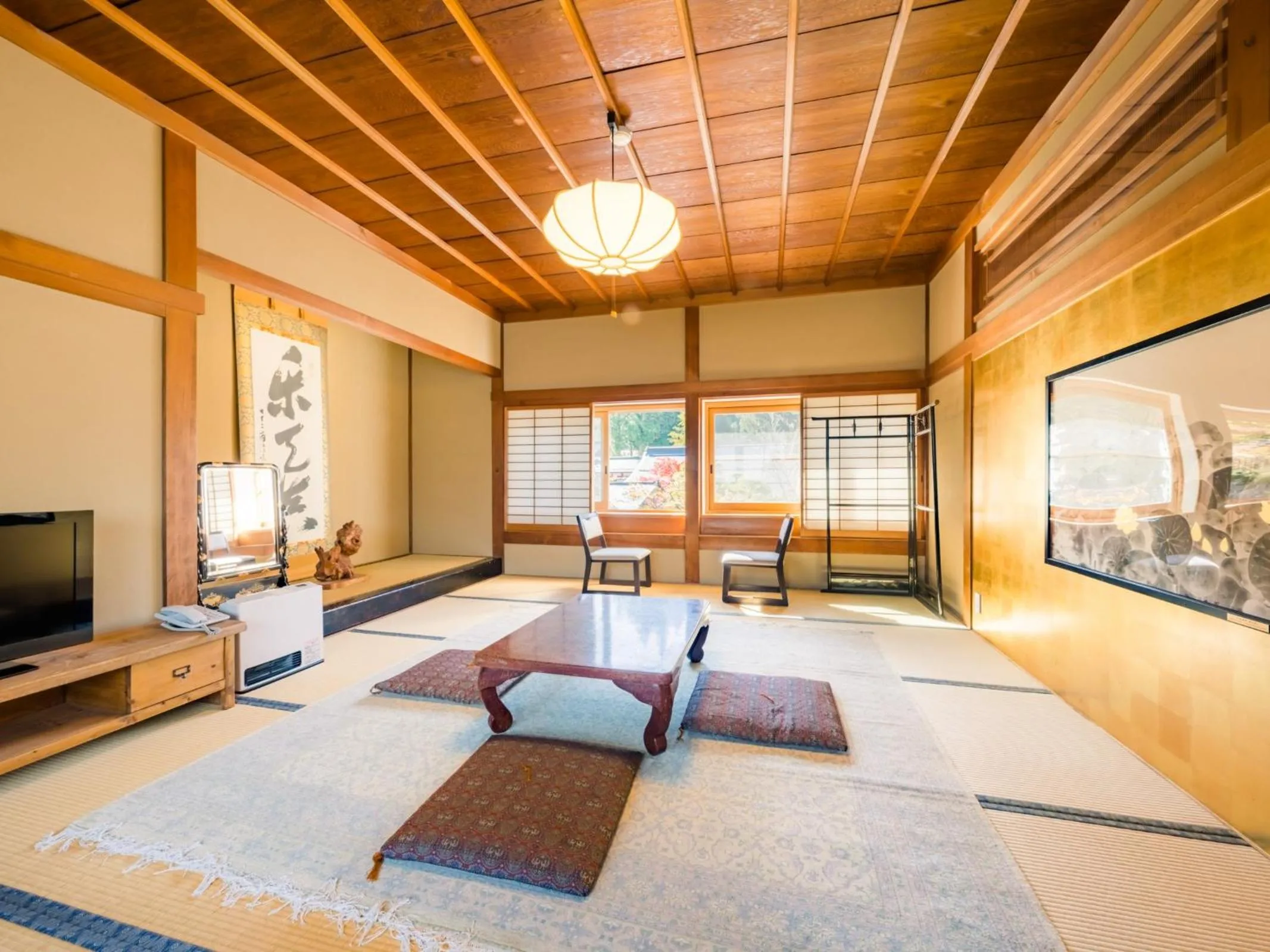Photo of the whole room, Bed in 高野山 宿坊 恵光院 -Koyasan Syukubo Ekoin Temple-